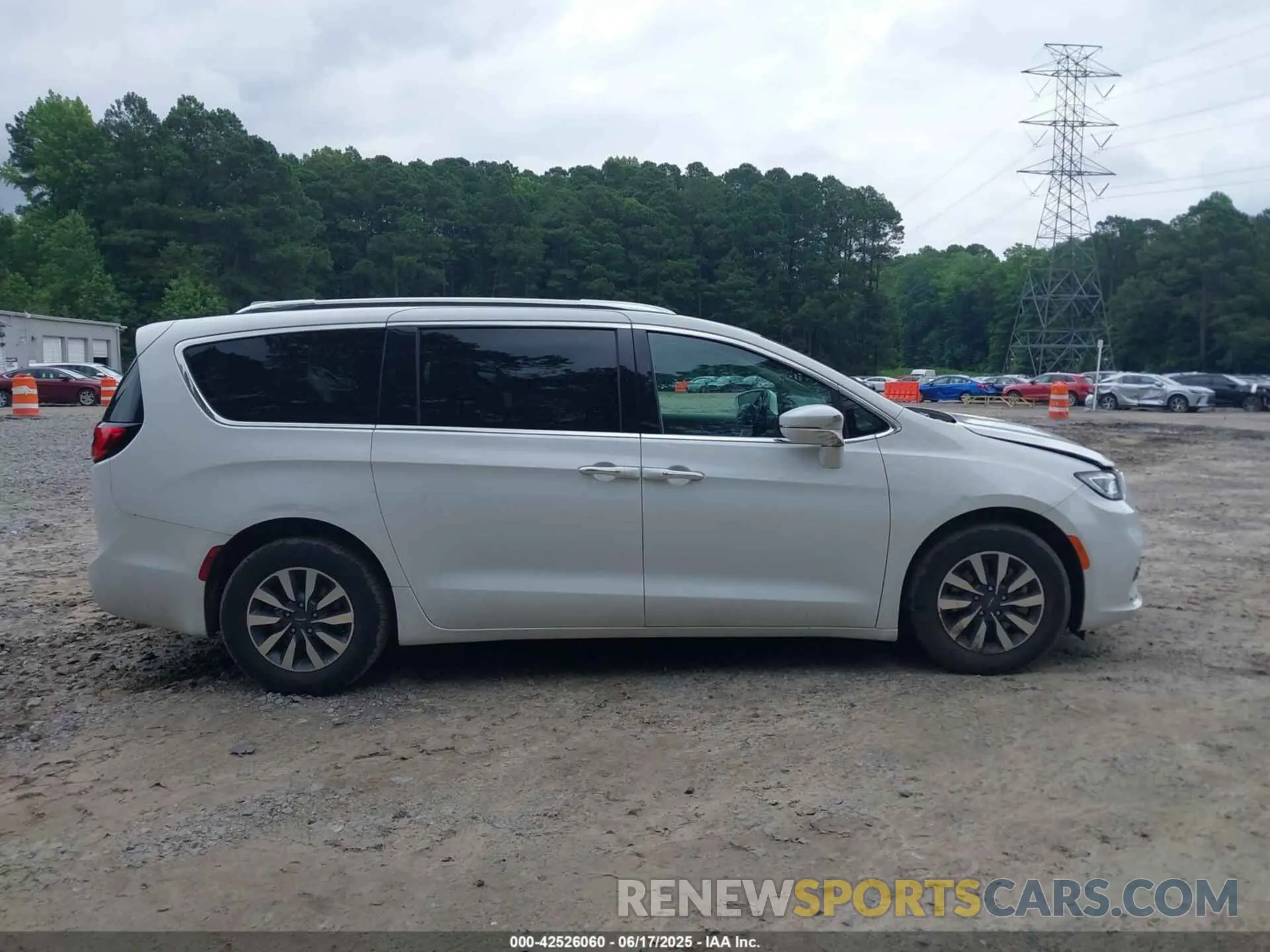 13 Photograph of a damaged car 2C4RC1BG5MR527414 CHRYSLER PACIFICA 2021