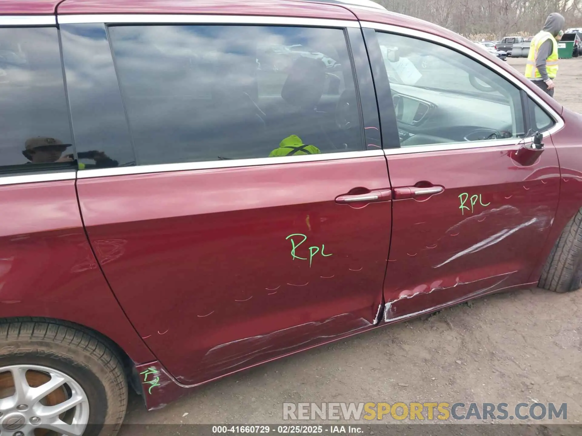 19 Photograph of a damaged car 2C4RC1BG6MR597911 CHRYSLER PACIFICA 2021
