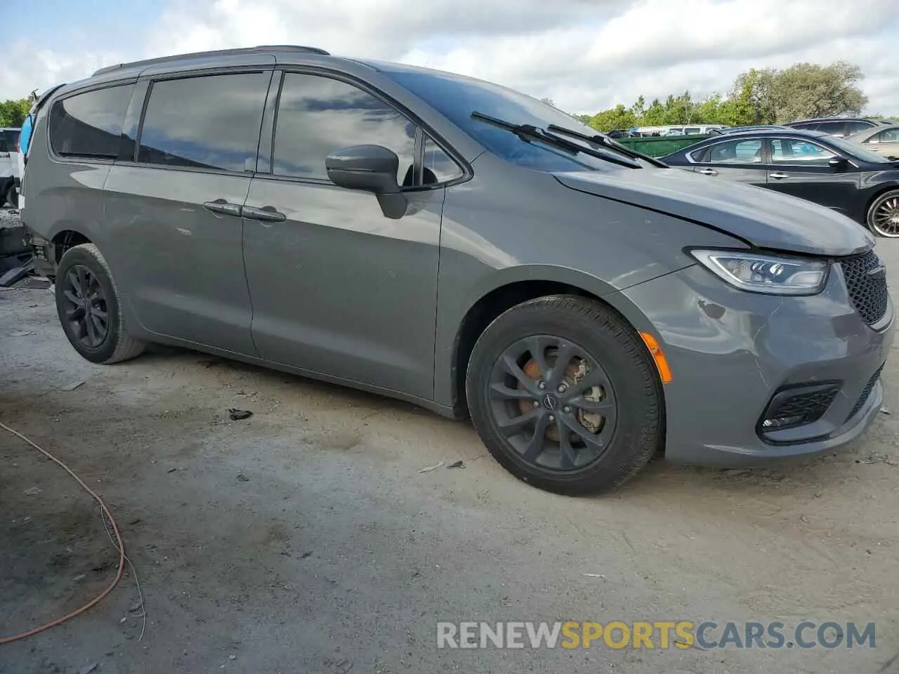 4 Photograph of a damaged car 2C4RC1BG9MR607542 CHRYSLER PACIFICA 2021
