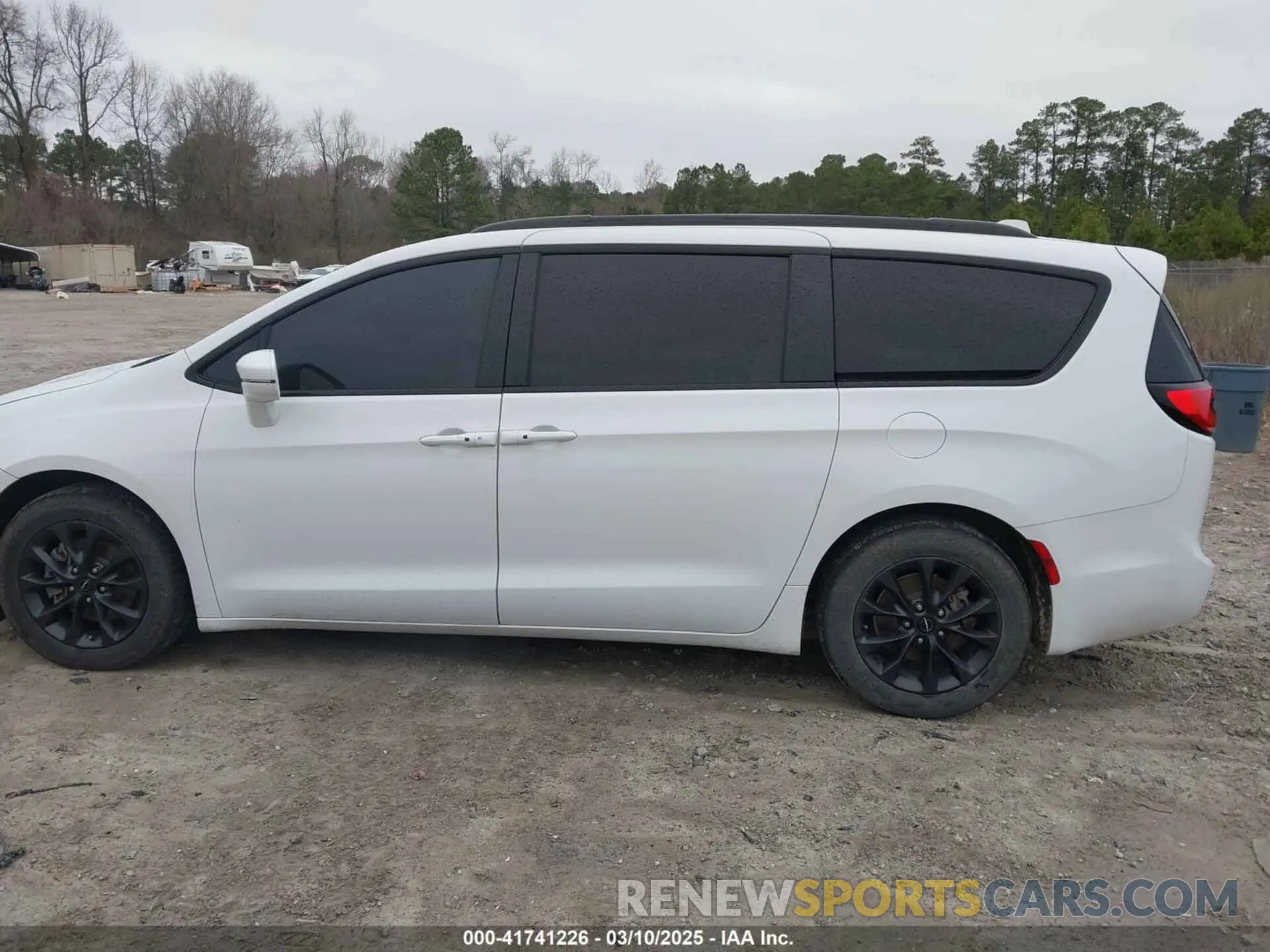 14 Photograph of a damaged car 2C4RC1FG3MR517118 CHRYSLER PACIFICA 2021