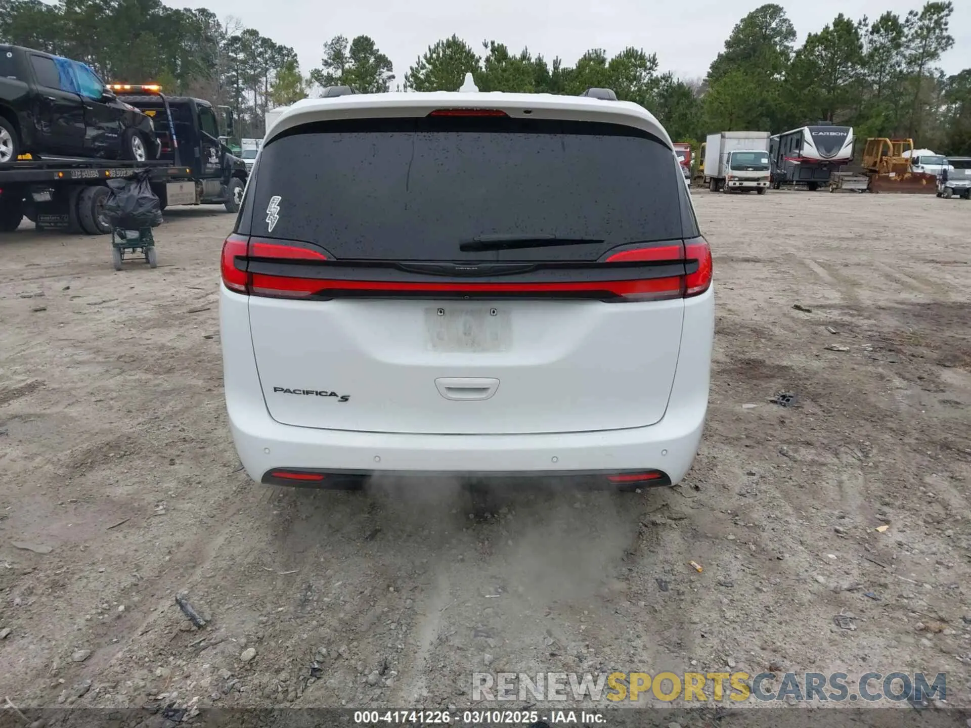 16 Photograph of a damaged car 2C4RC1FG3MR517118 CHRYSLER PACIFICA 2021