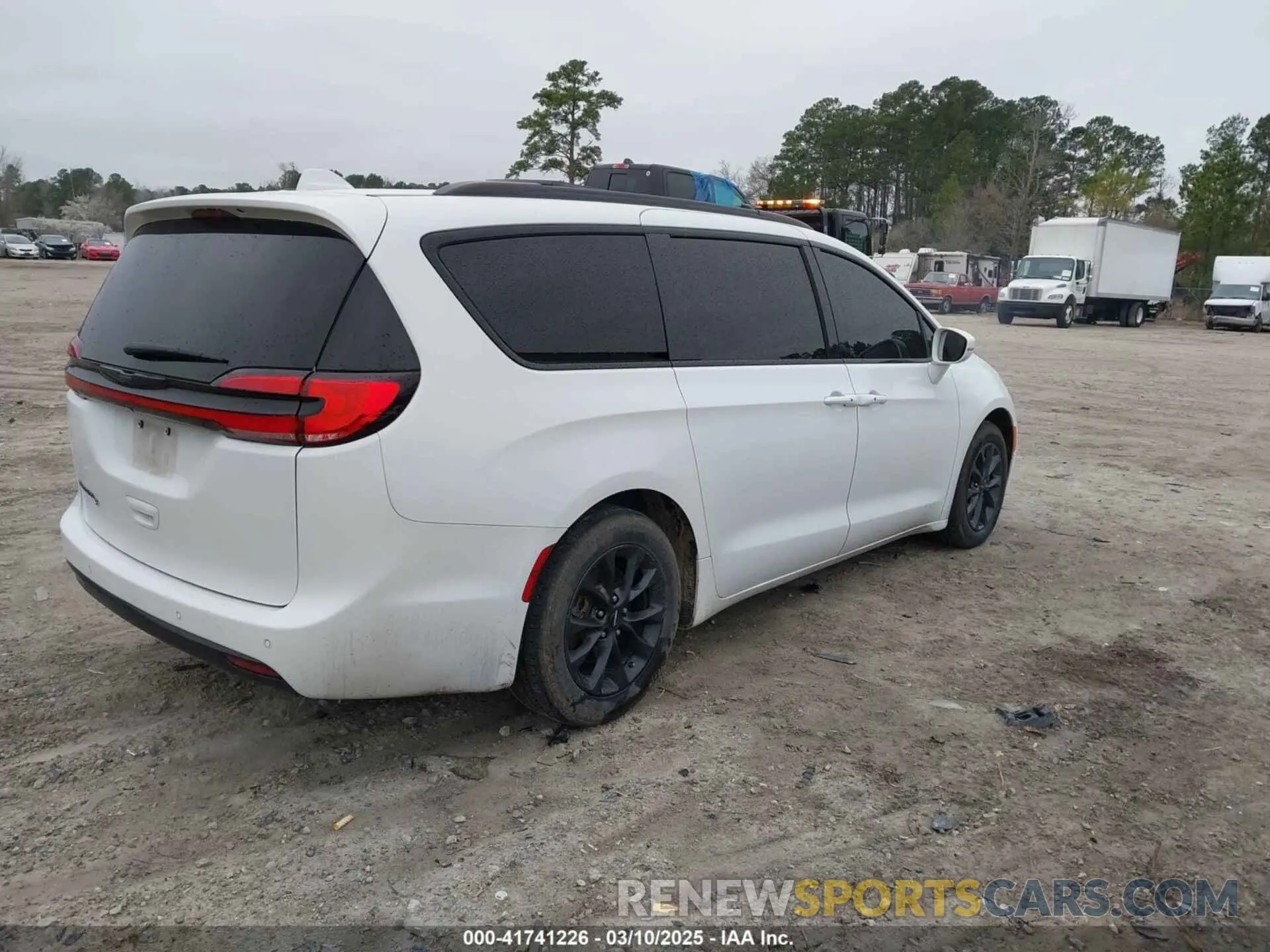 4 Photograph of a damaged car 2C4RC1FG3MR517118 CHRYSLER PACIFICA 2021