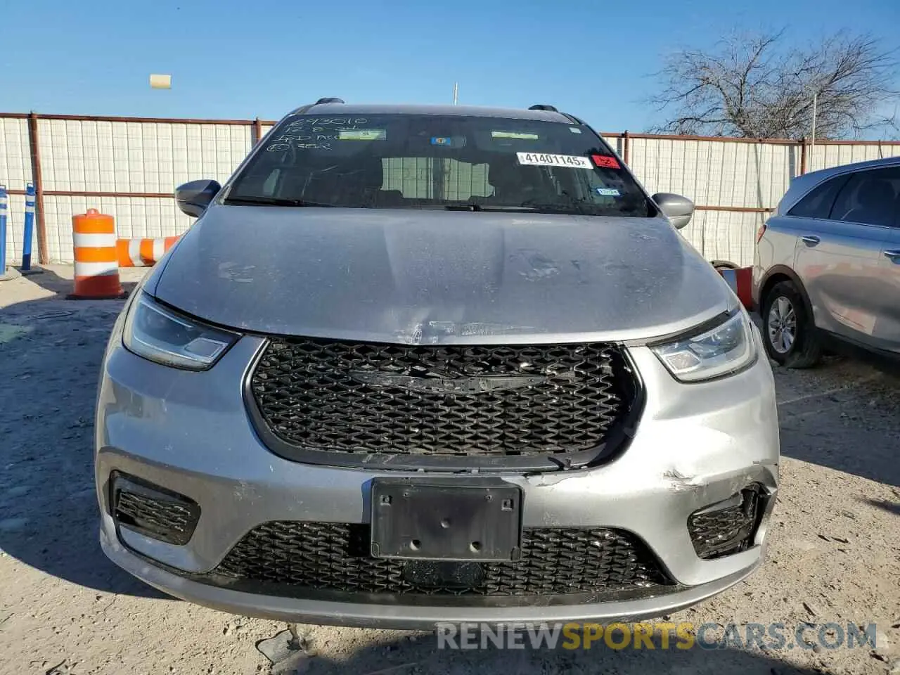 5 Photograph of a damaged car 2C4RC1FG4MR592927 CHRYSLER PACIFICA 2021