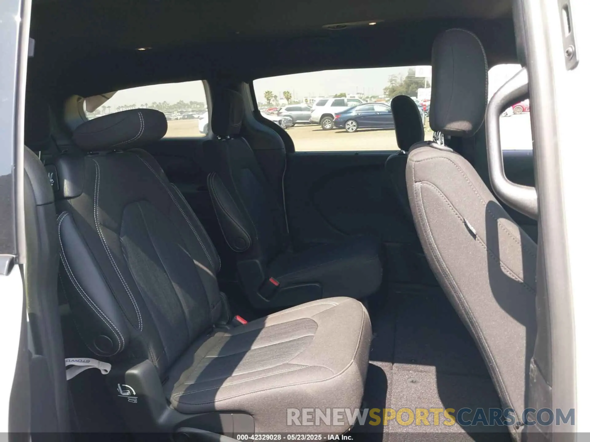 8 Фотография поврежденного автомобиля 2C4RC1FG7MR605587 CHRYSLER PACIFICA 2021