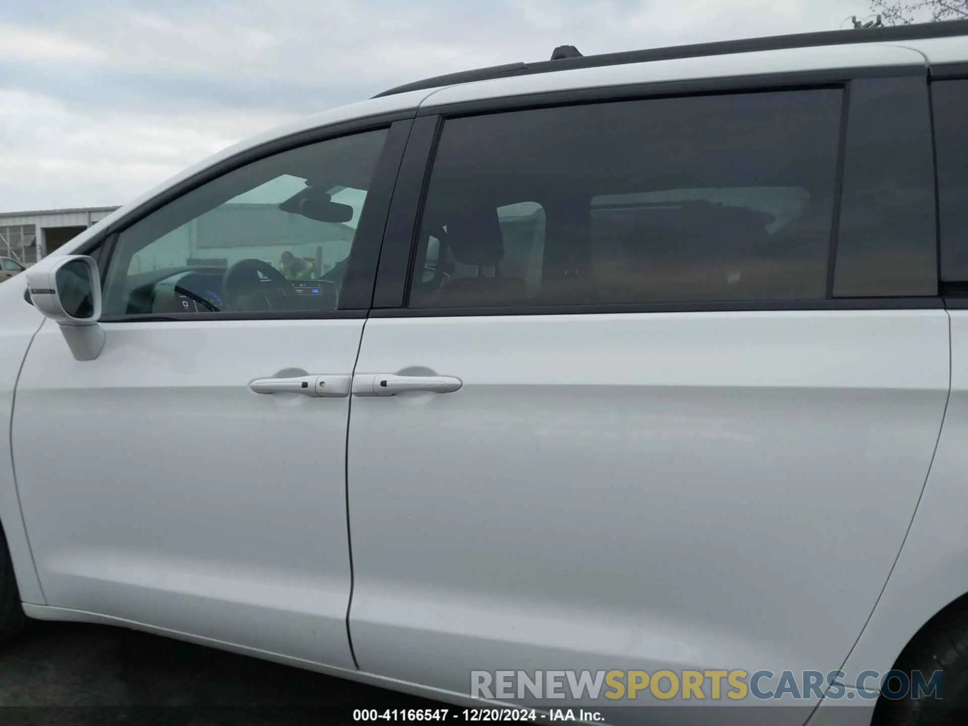 14 Photograph of a damaged car 2C4RC1FG9MR559437 CHRYSLER PACIFICA 2021