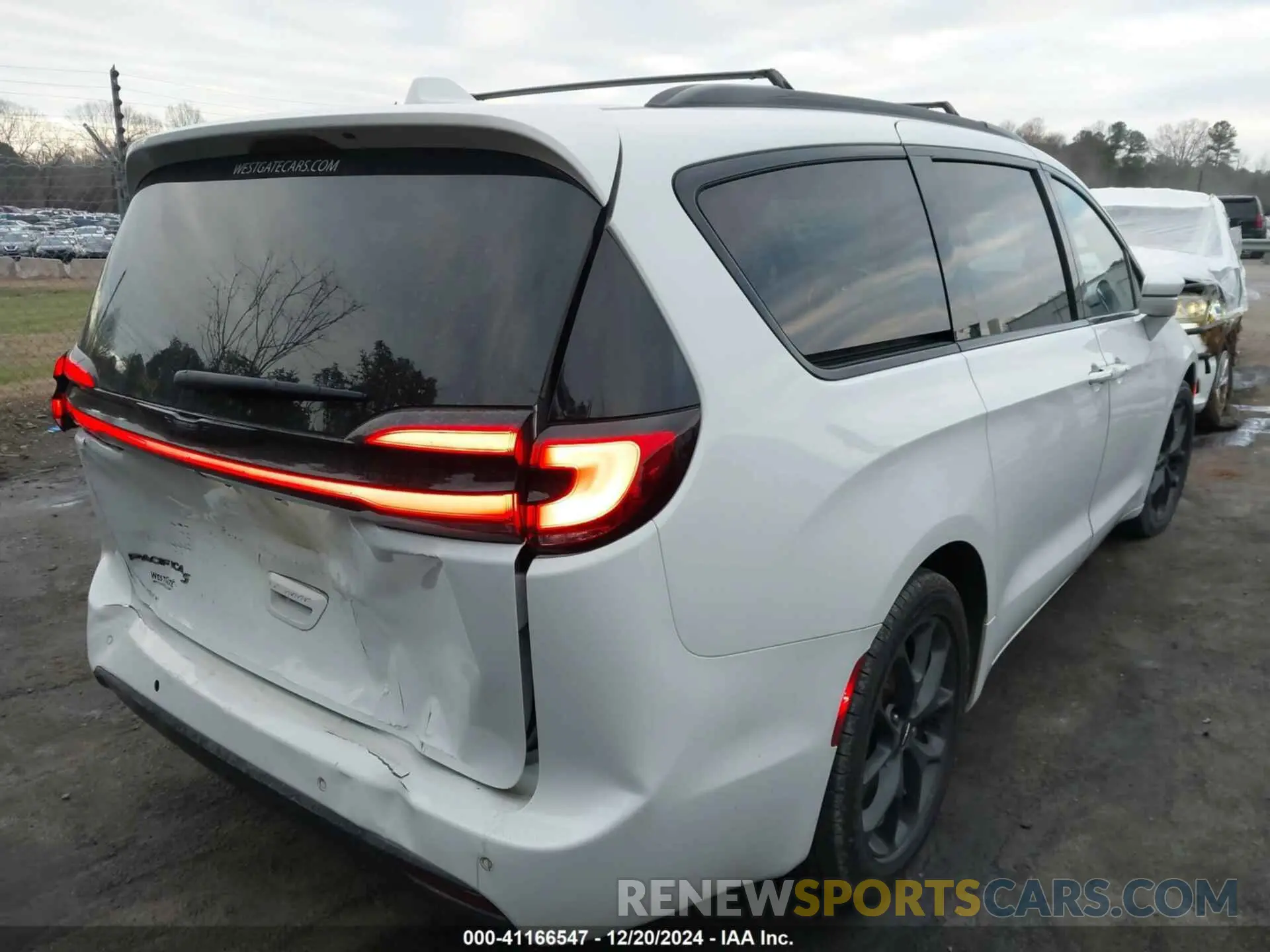 4 Photograph of a damaged car 2C4RC1FG9MR559437 CHRYSLER PACIFICA 2021