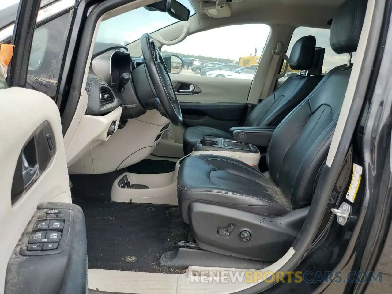 7 Photograph of a damaged car 2C4RC1L70MR525066 CHRYSLER PACIFICA 2021