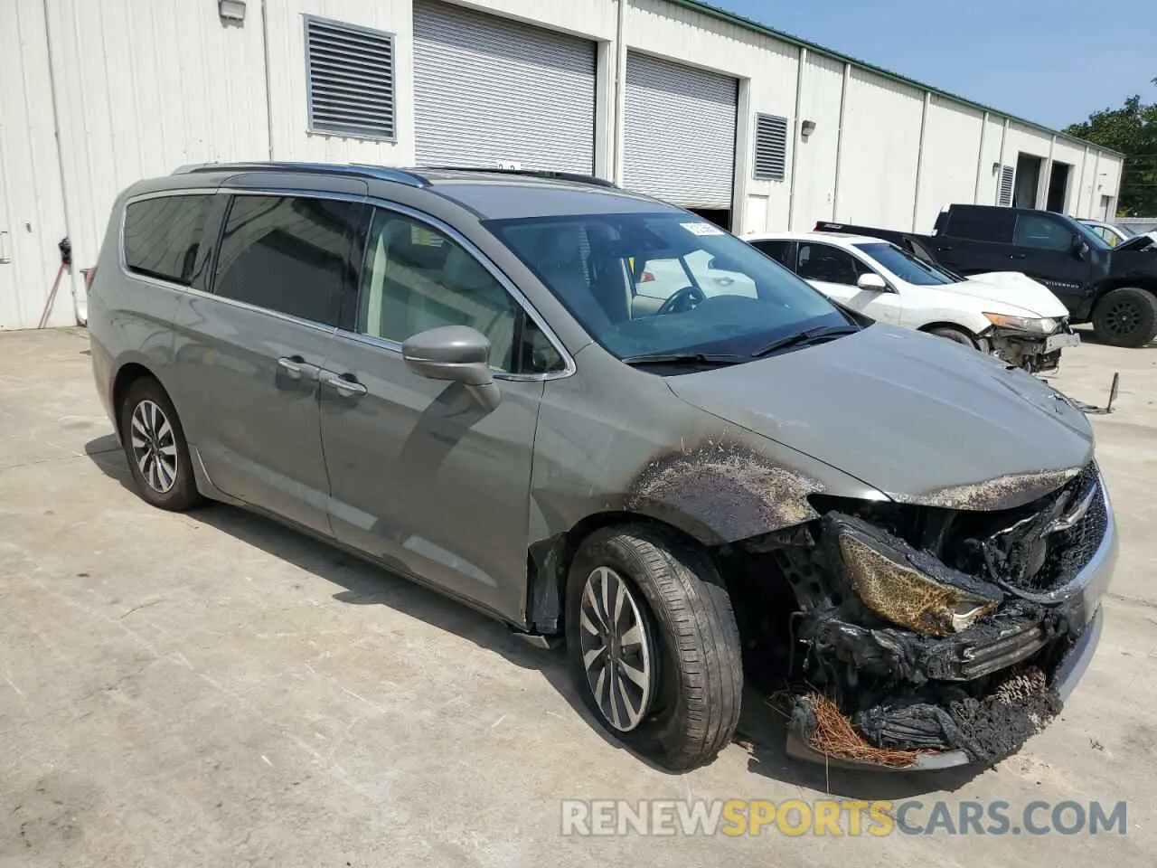 4 Photograph of a damaged car 2C4RC1L73MR603162 CHRYSLER PACIFICA 2021