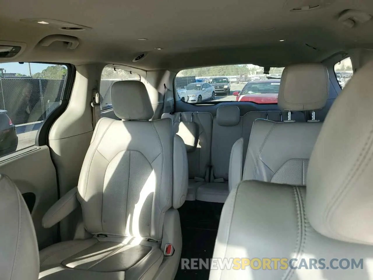 10 Photograph of a damaged car 2C4RC1L75MR599633 CHRYSLER PACIFICA 2021