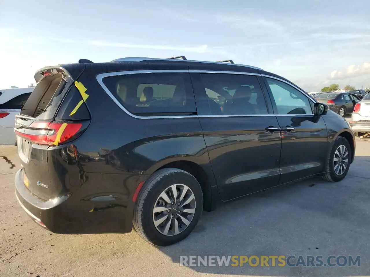 3 Photograph of a damaged car 2C4RC1L76MR578340 CHRYSLER PACIFICA 2021