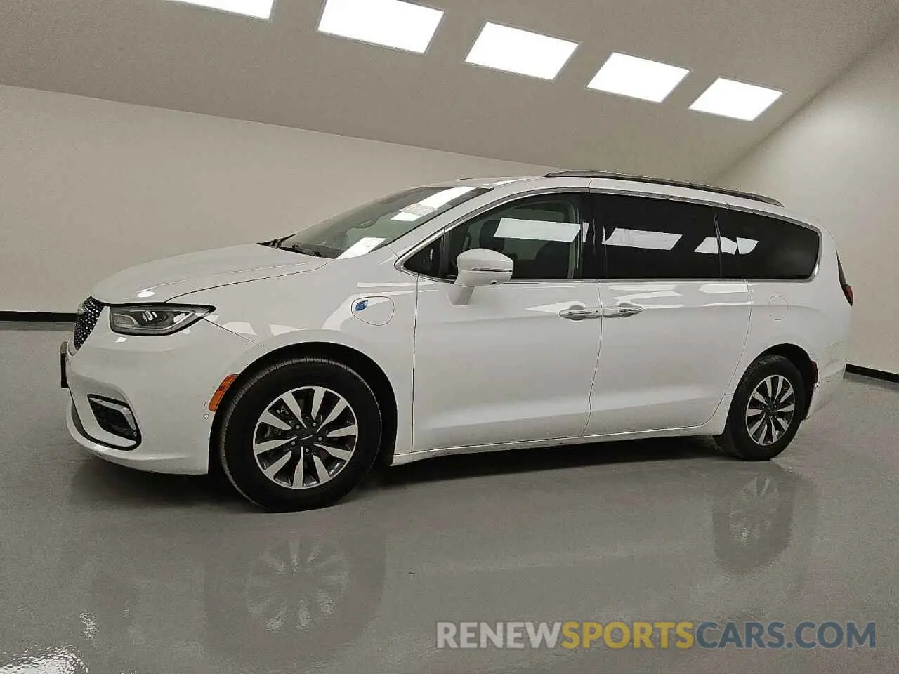 1 Фотография поврежденного автомобиля 2C4RC1L79MR576887 CHRYSLER PACIFICA 2021
