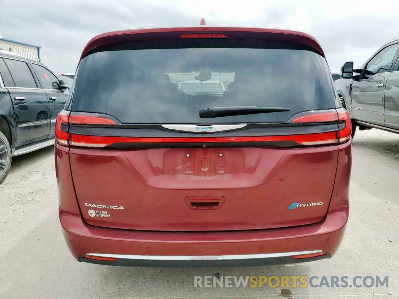 6 Photograph of a damaged car 2C4RC1S72MR535860 CHRYSLER PACIFICA 2021
