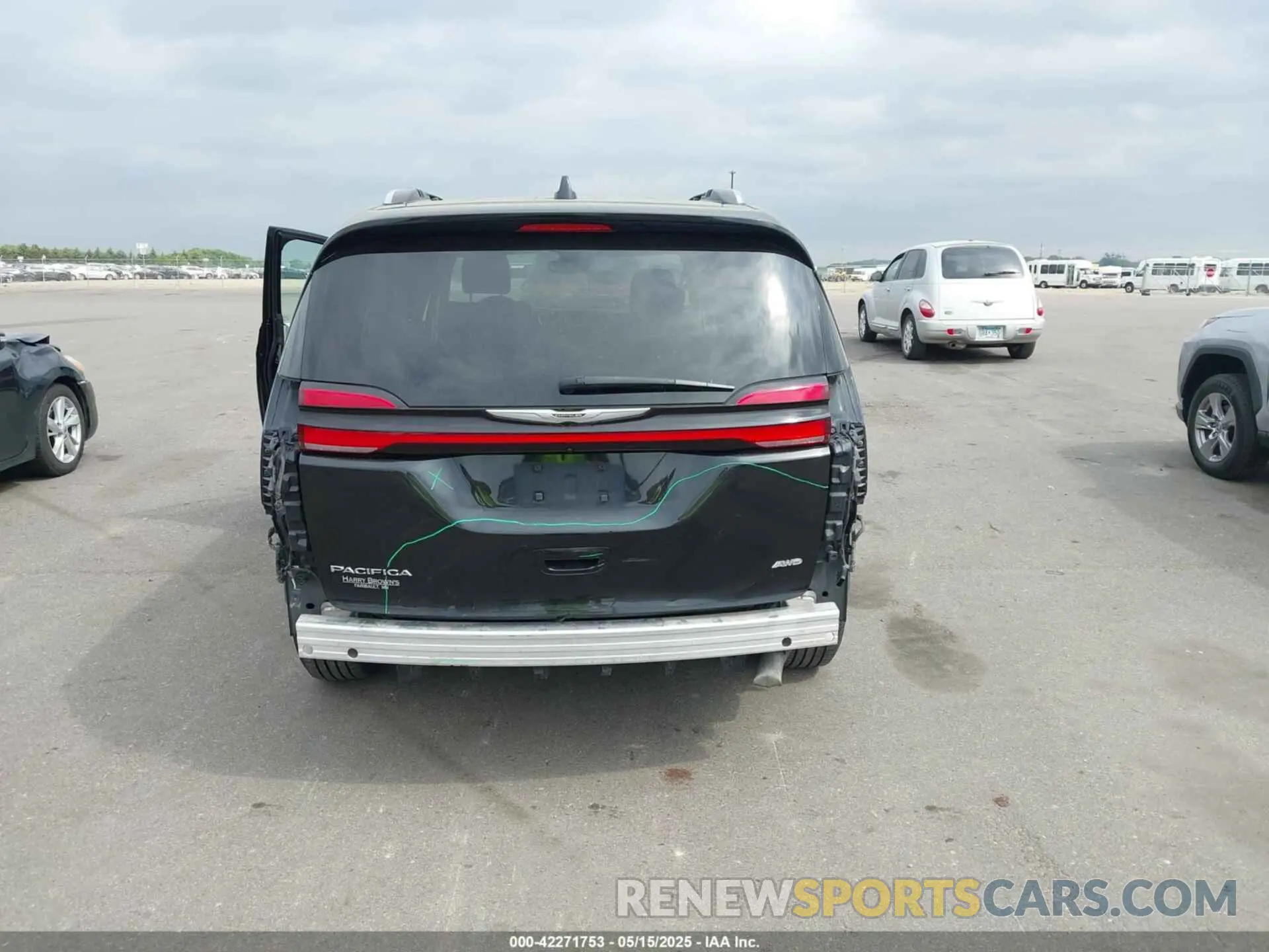 17 Photograph of a damaged car 2C4RC3BG4MR523141 CHRYSLER PACIFICA 2021