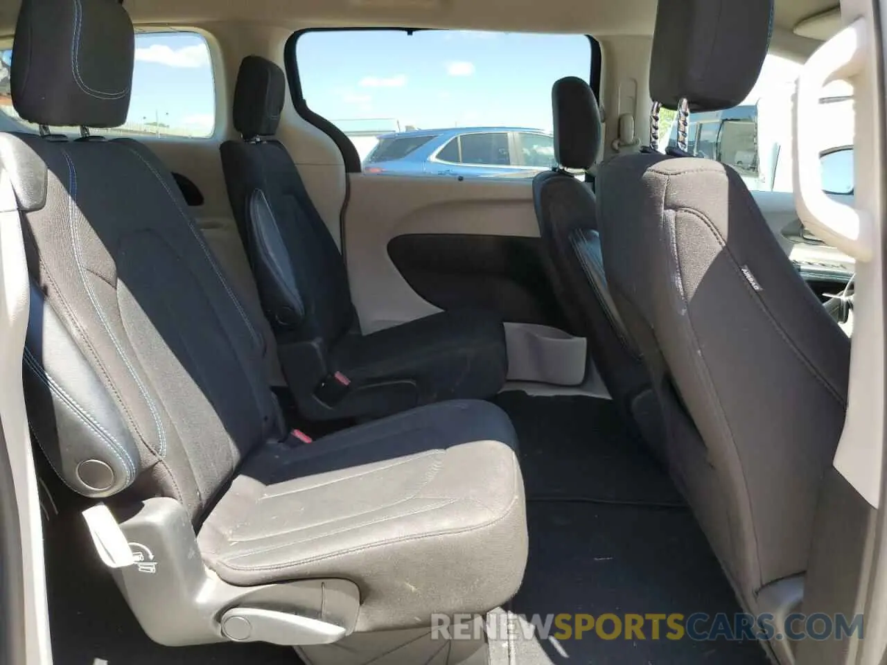 11 Photograph of a damaged car 2C4RC3FG1MR573151 CHRYSLER PACIFICA 2021