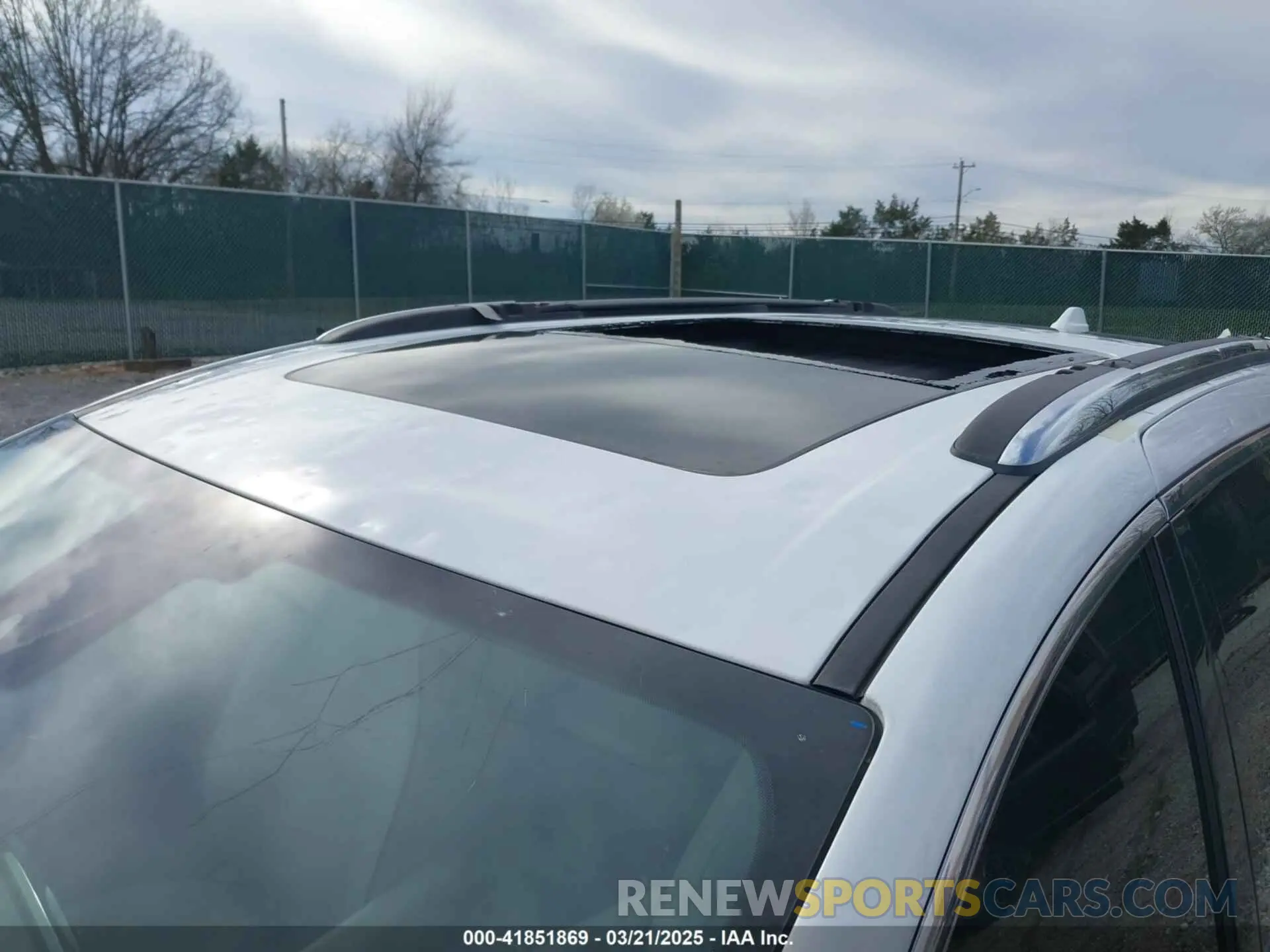 17 Photograph of a damaged car 2C4RC3GG2MR536964 CHRYSLER PACIFICA 2021
