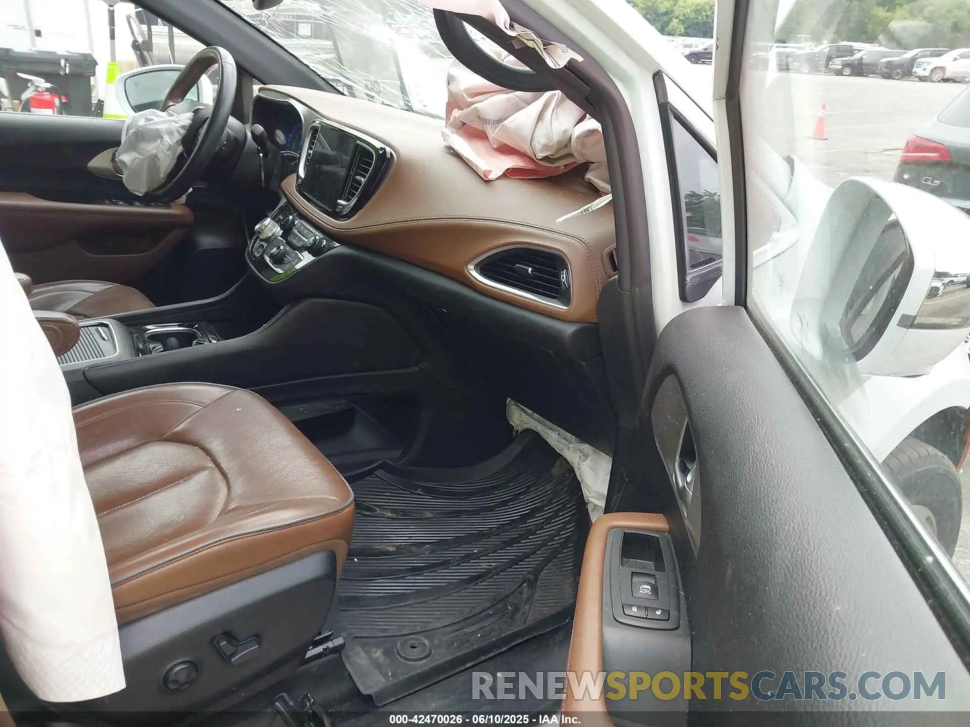 5 Photograph of a damaged car 2C4RC3GG8MR508358 CHRYSLER PACIFICA 2021