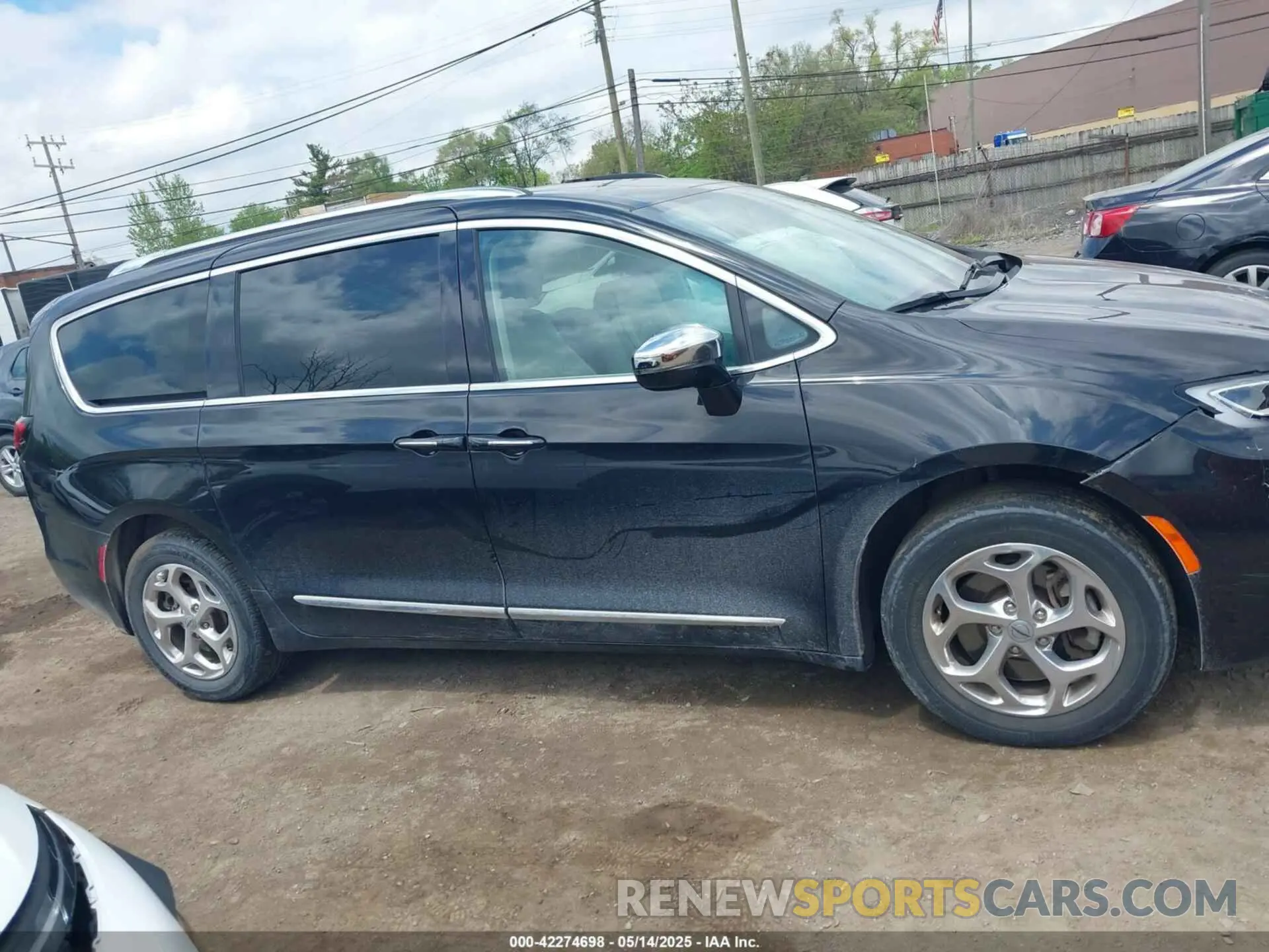 13 Photograph of a damaged car 2C4RC3GG8MR600117 CHRYSLER PACIFICA 2021