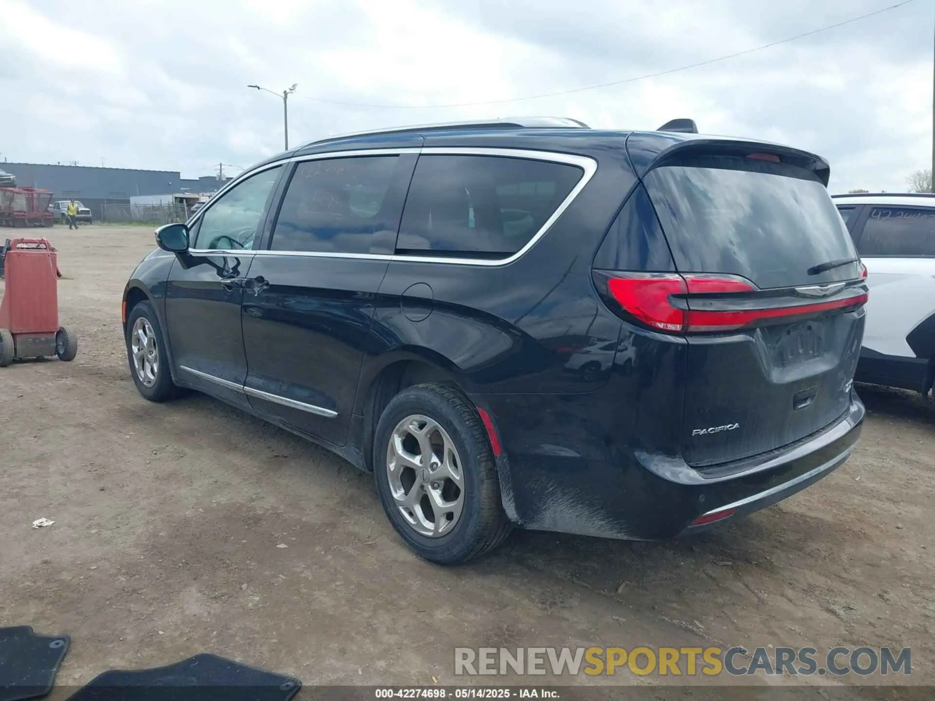 3 Photograph of a damaged car 2C4RC3GG8MR600117 CHRYSLER PACIFICA 2021