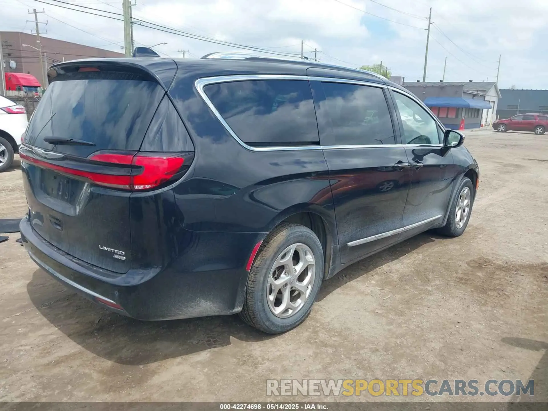 4 Photograph of a damaged car 2C4RC3GG8MR600117 CHRYSLER PACIFICA 2021