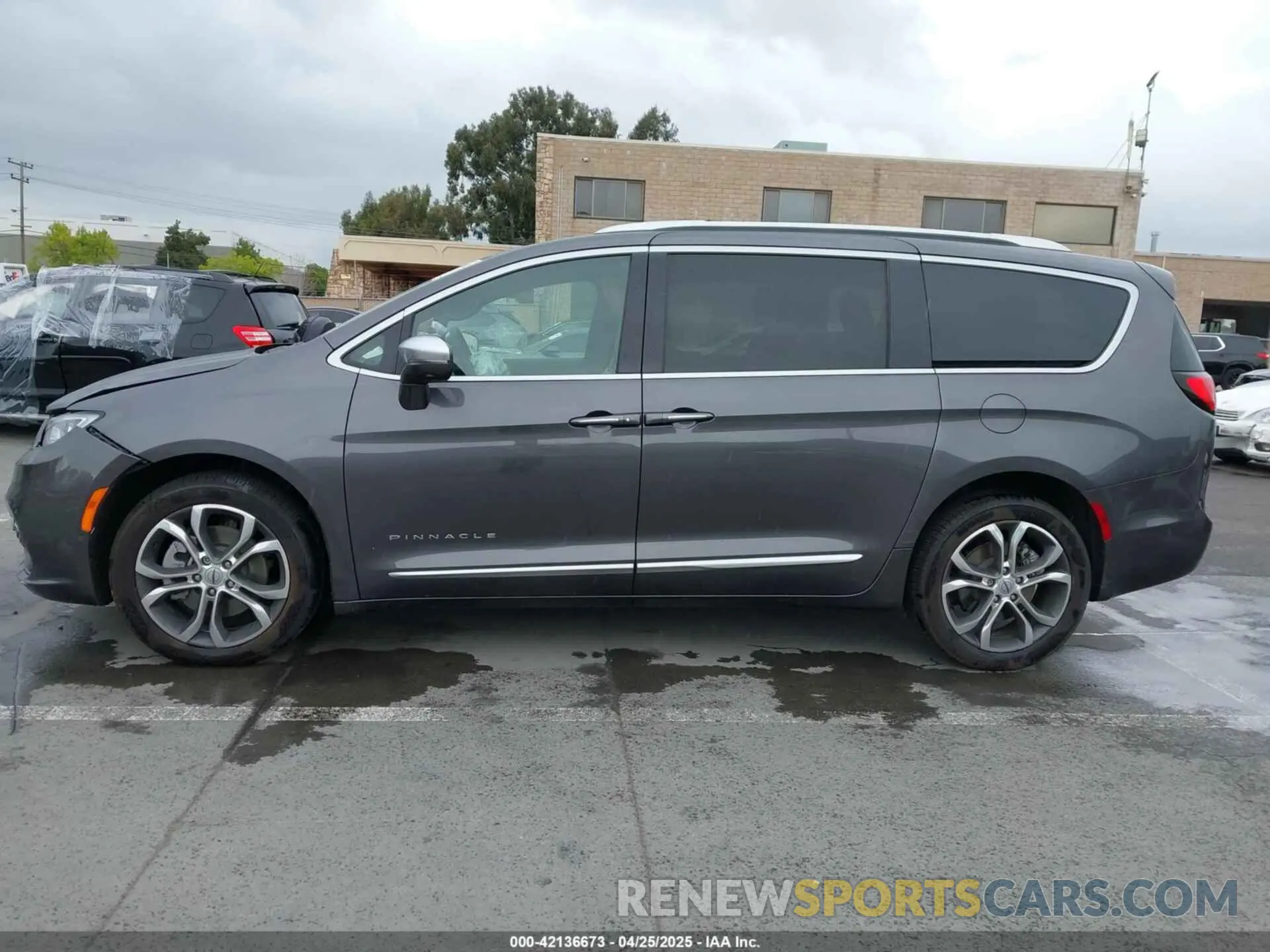 14 Photograph of a damaged car 2C4RC3PG5MR573202 CHRYSLER PACIFICA 2021