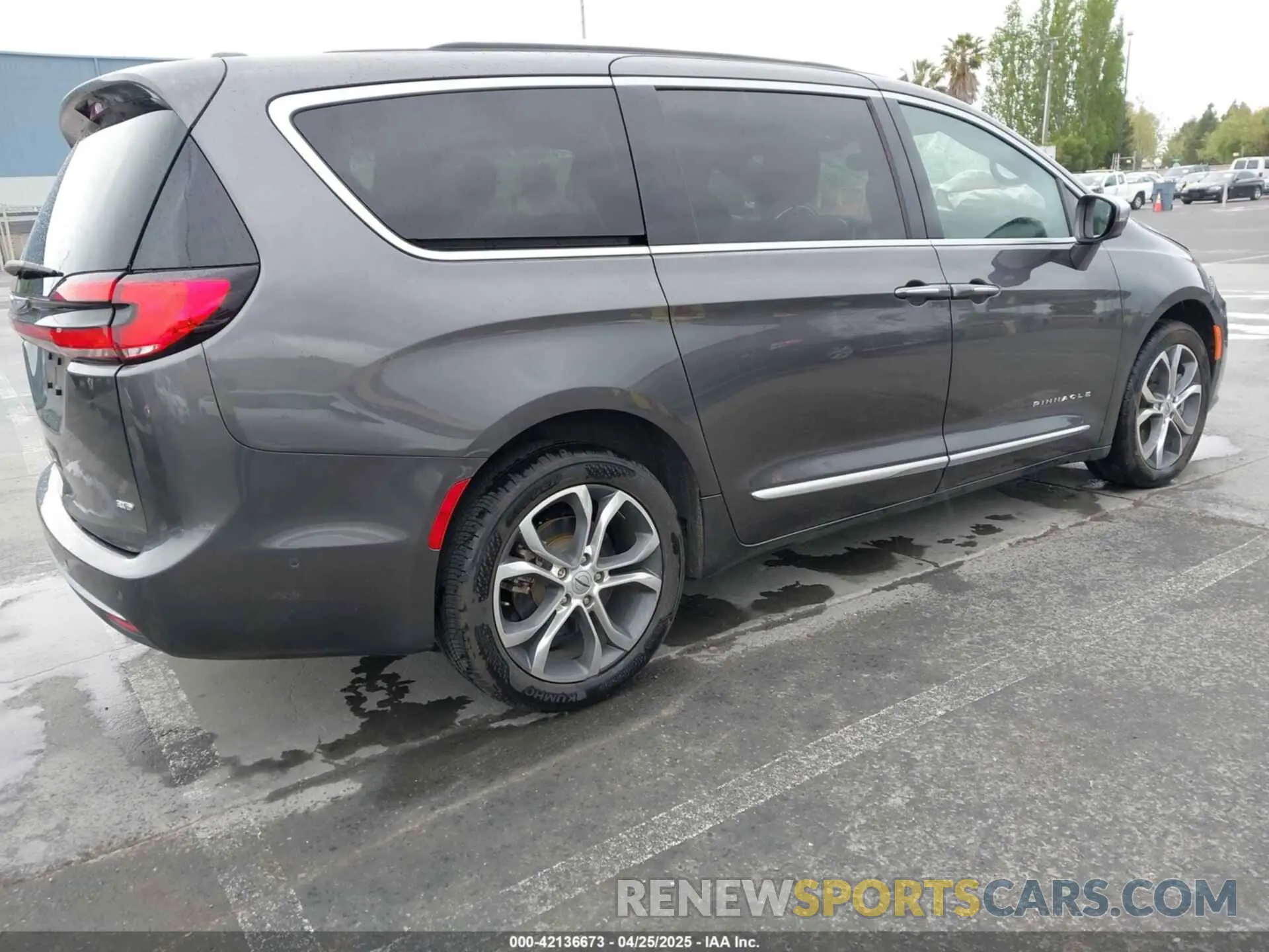 4 Photograph of a damaged car 2C4RC3PG5MR573202 CHRYSLER PACIFICA 2021