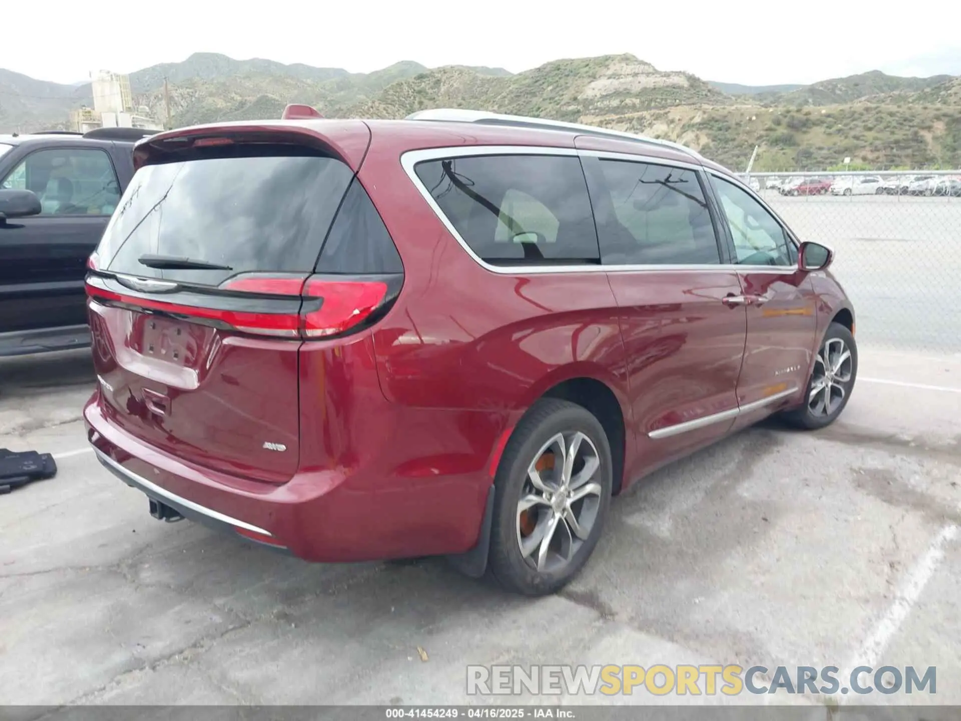 4 Photograph of a damaged car 2C4RC3PGXMR604069 CHRYSLER PACIFICA 2021