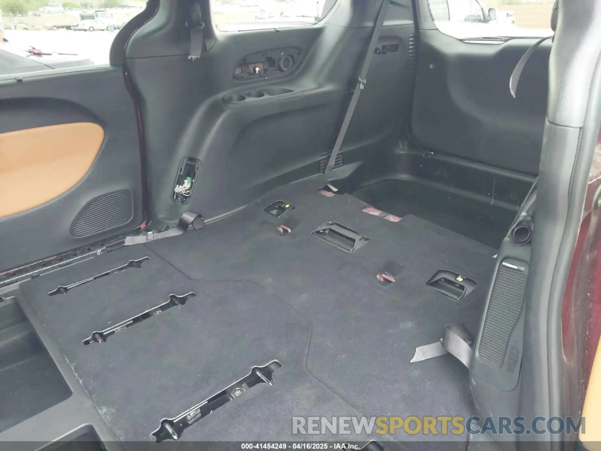 6 Photograph of a damaged car 2C4RC3PGXMR604069 CHRYSLER PACIFICA 2021