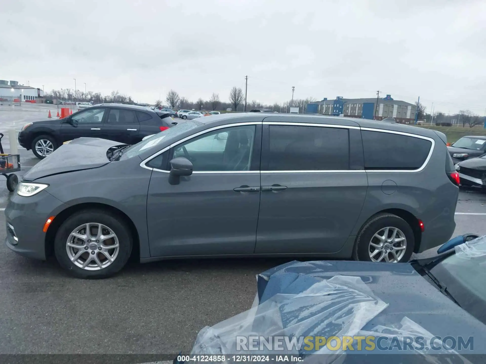 14 Photograph of a damaged car 2C4RC1BG0NR133417 CHRYSLER PACIFICA 2022