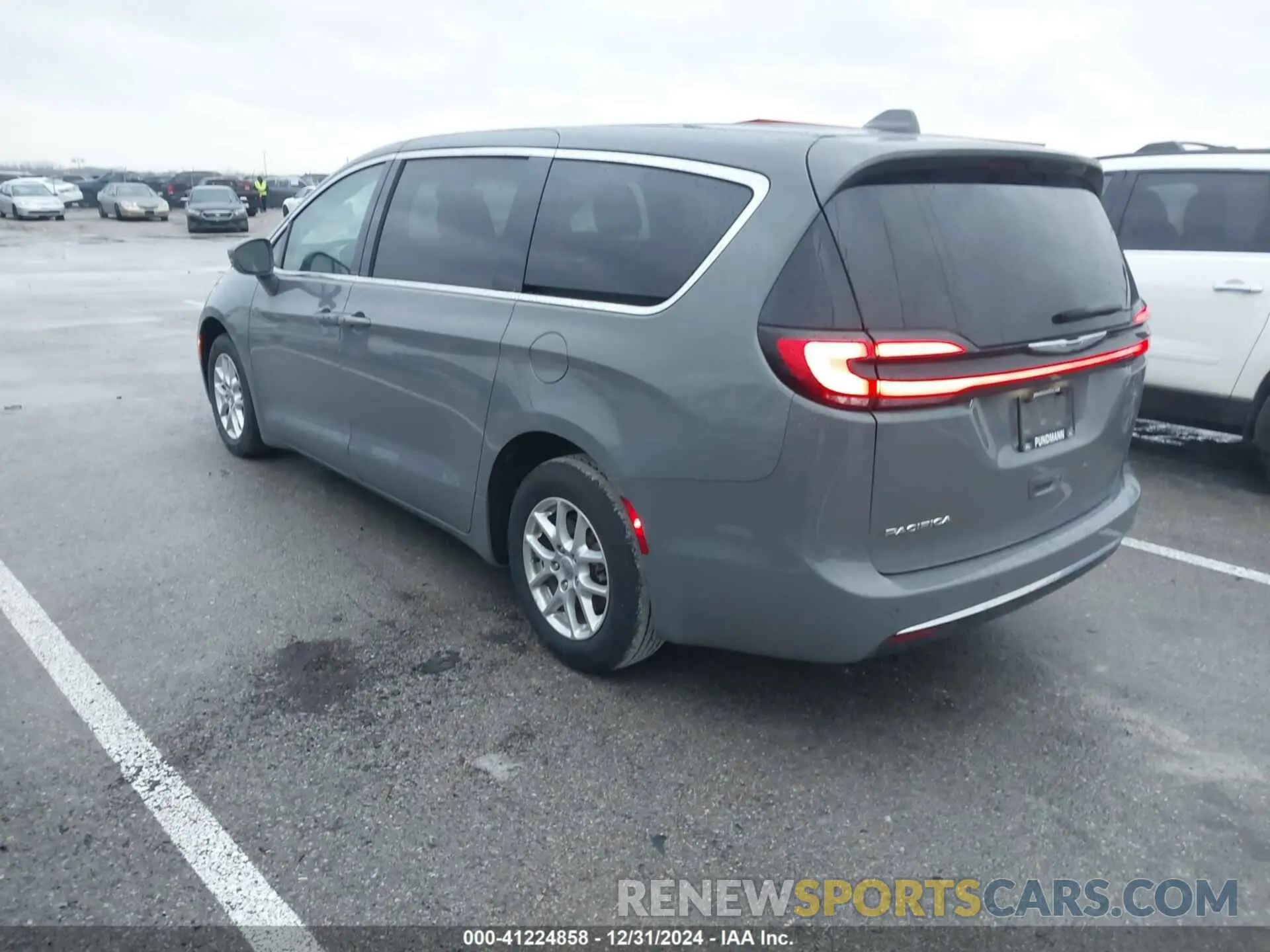 3 Photograph of a damaged car 2C4RC1BG0NR133417 CHRYSLER PACIFICA 2022