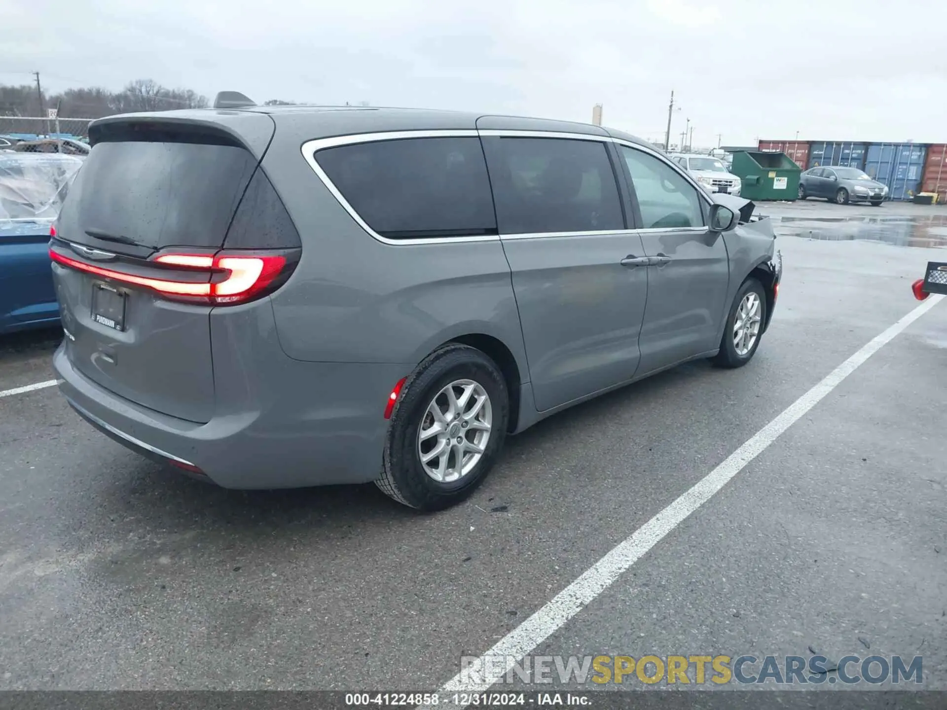 4 Photograph of a damaged car 2C4RC1BG0NR133417 CHRYSLER PACIFICA 2022