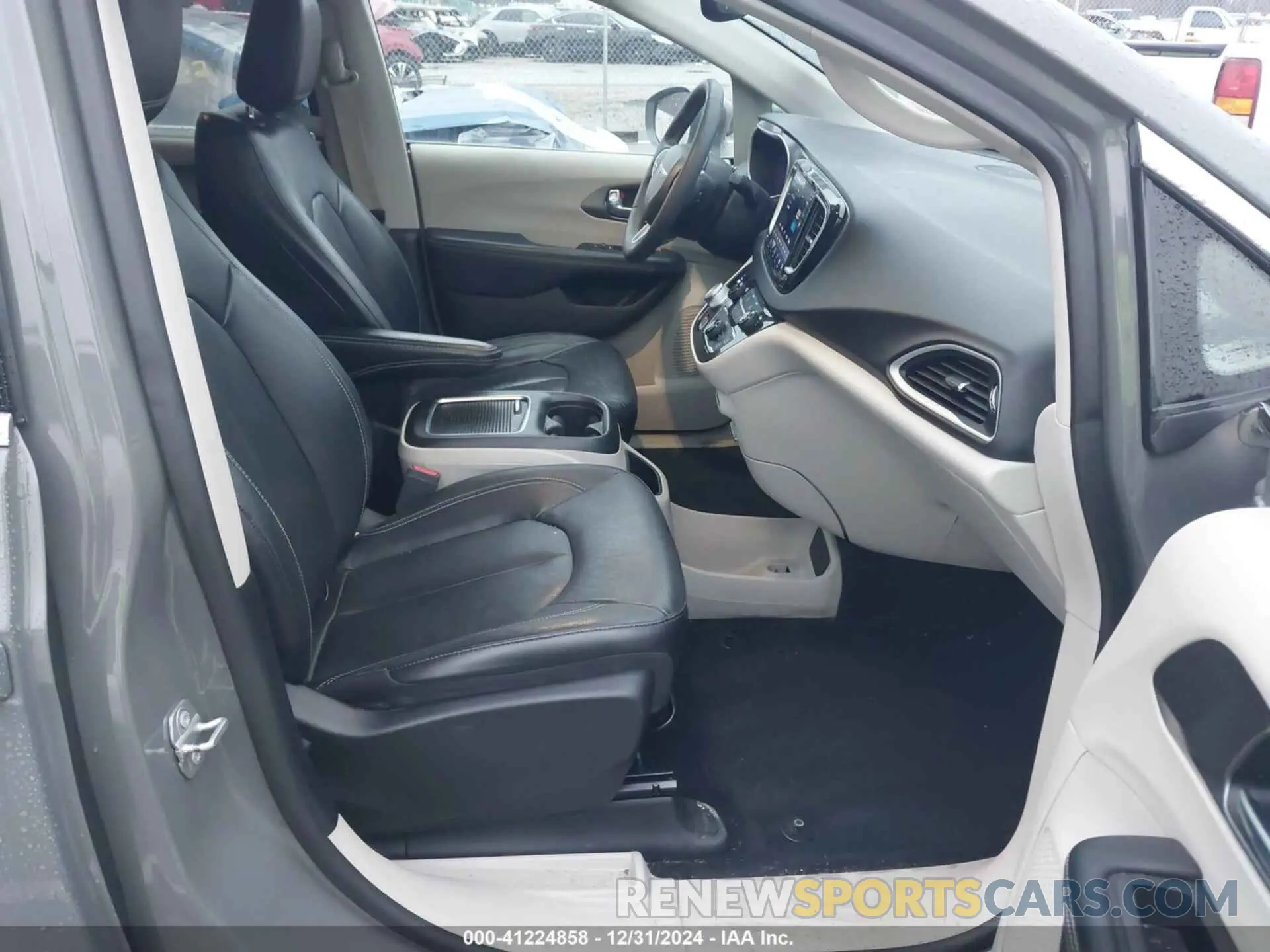 5 Photograph of a damaged car 2C4RC1BG0NR133417 CHRYSLER PACIFICA 2022