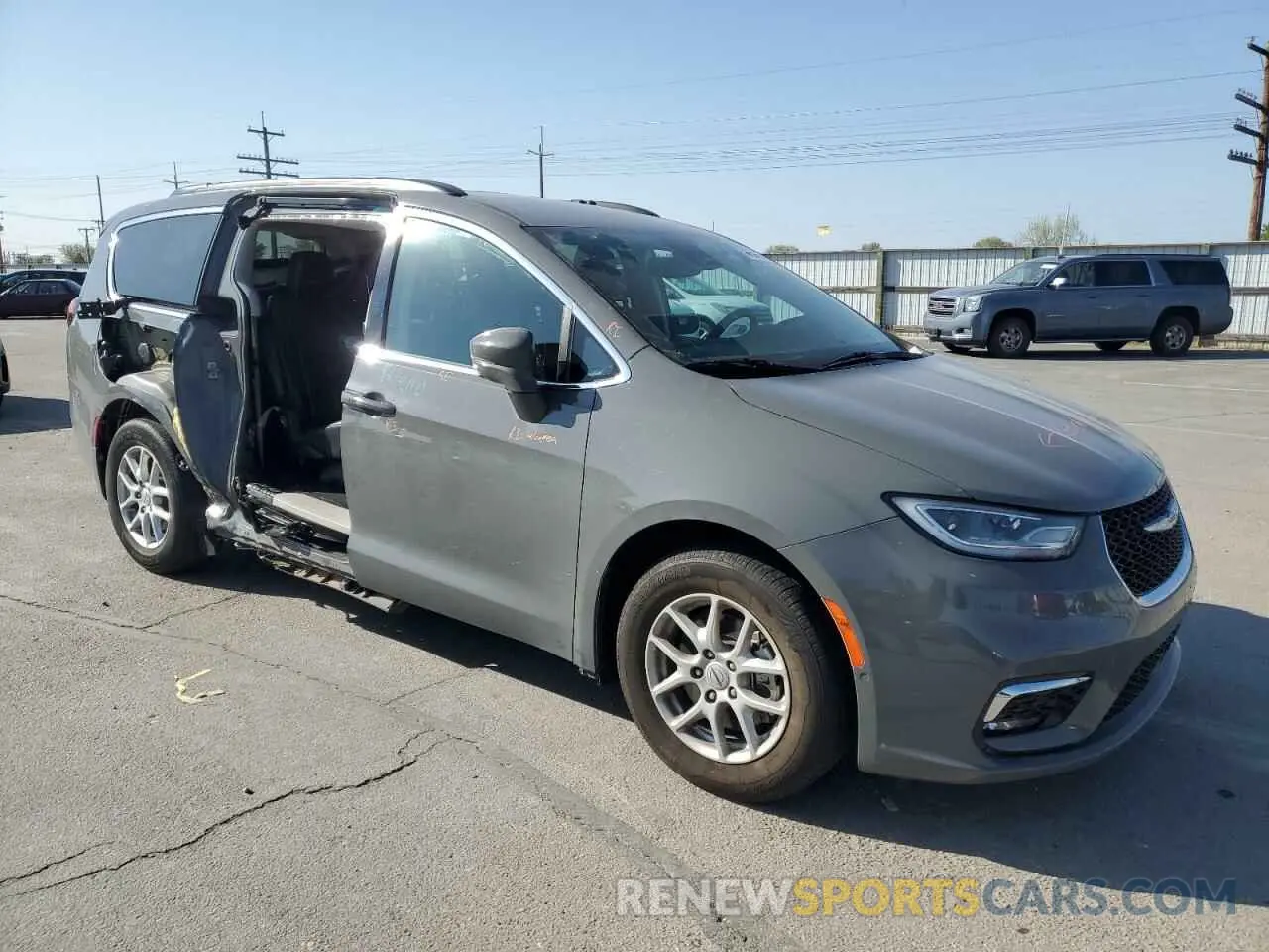 4 Photograph of a damaged car 2C4RC1BG0NR157555 CHRYSLER PACIFICA 2022