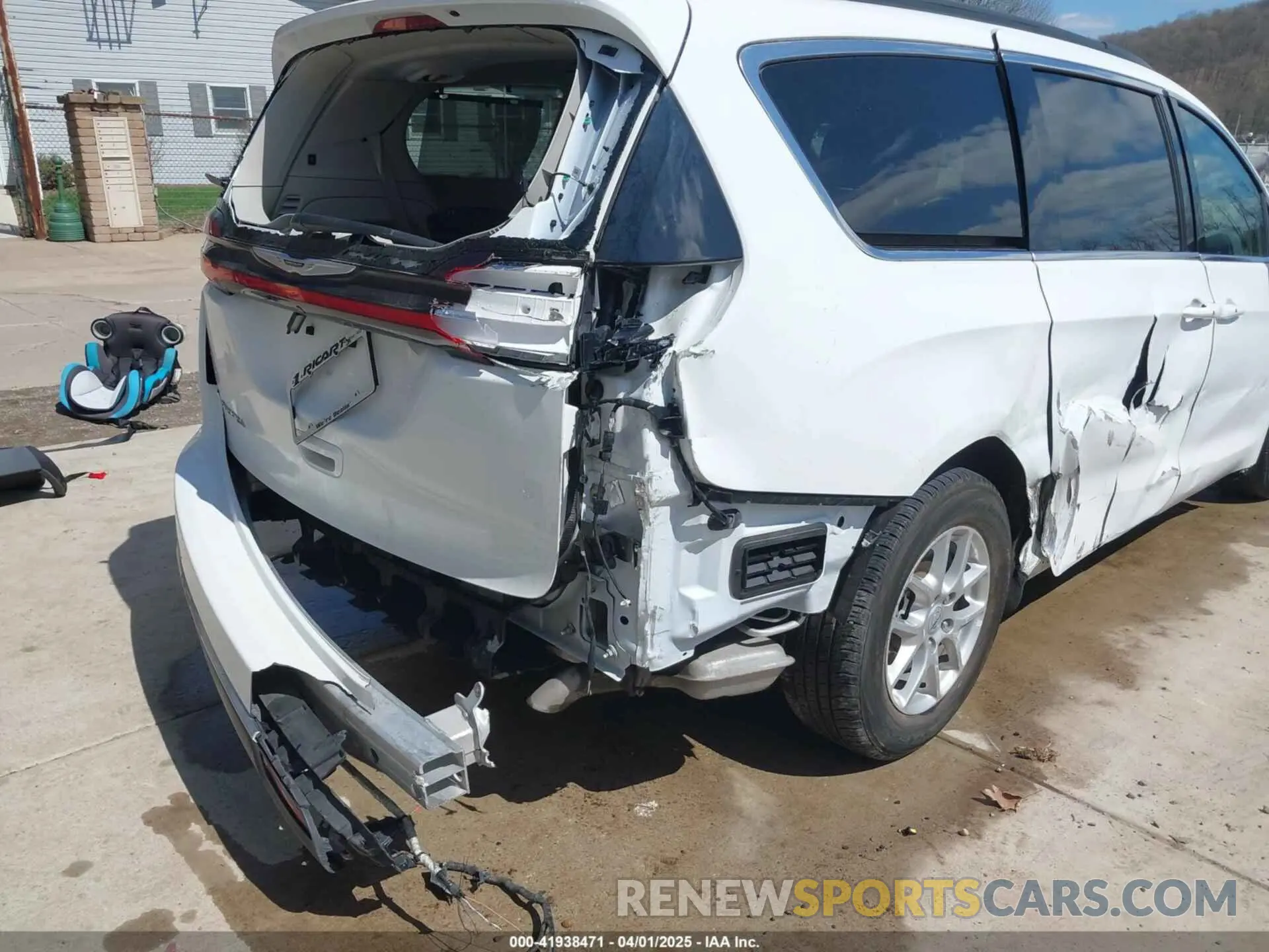 18 Фотография поврежденного автомобиля 2C4RC1BG0NR197859 CHRYSLER PACIFICA 2022