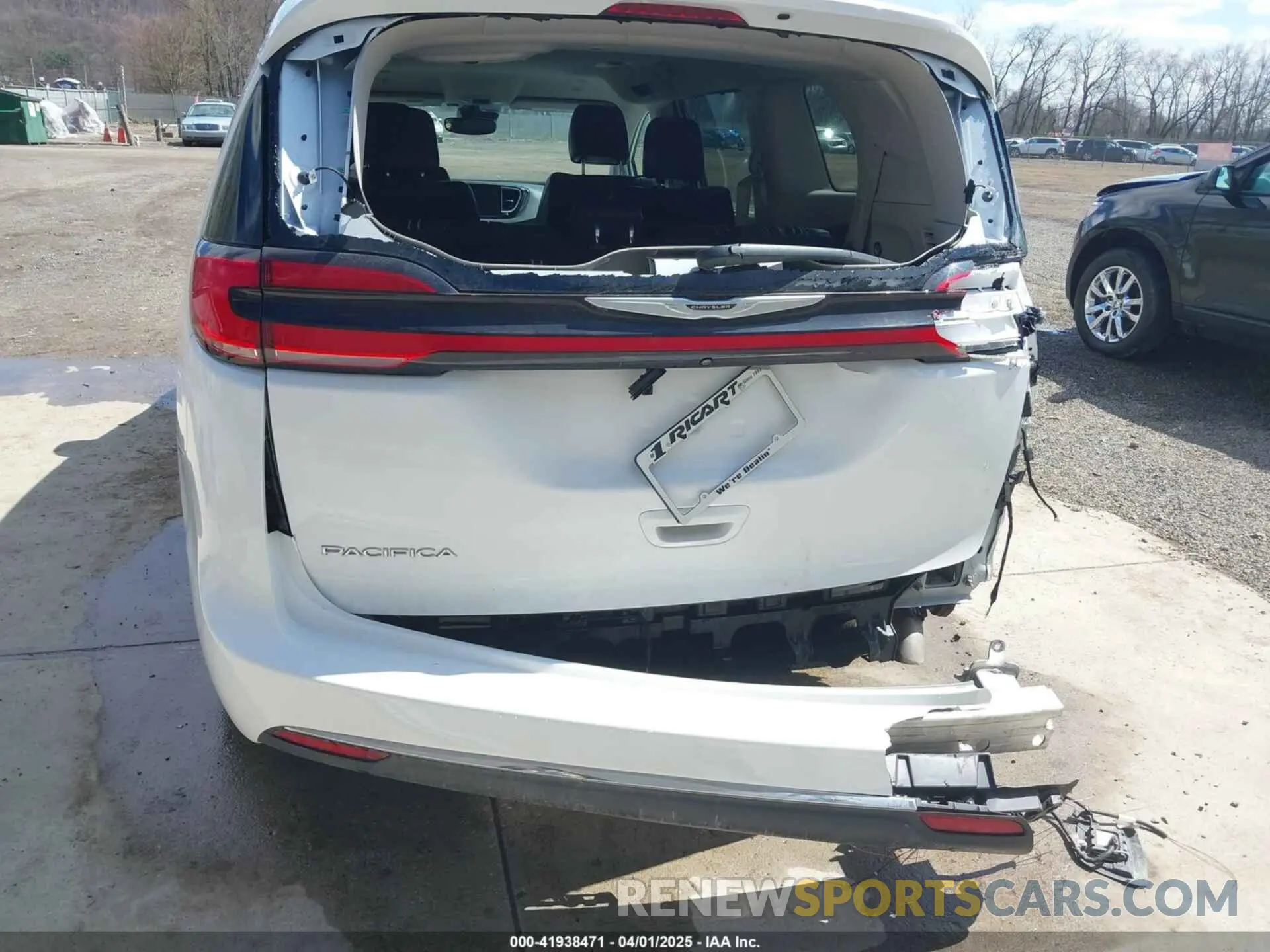 19 Фотография поврежденного автомобиля 2C4RC1BG0NR197859 CHRYSLER PACIFICA 2022