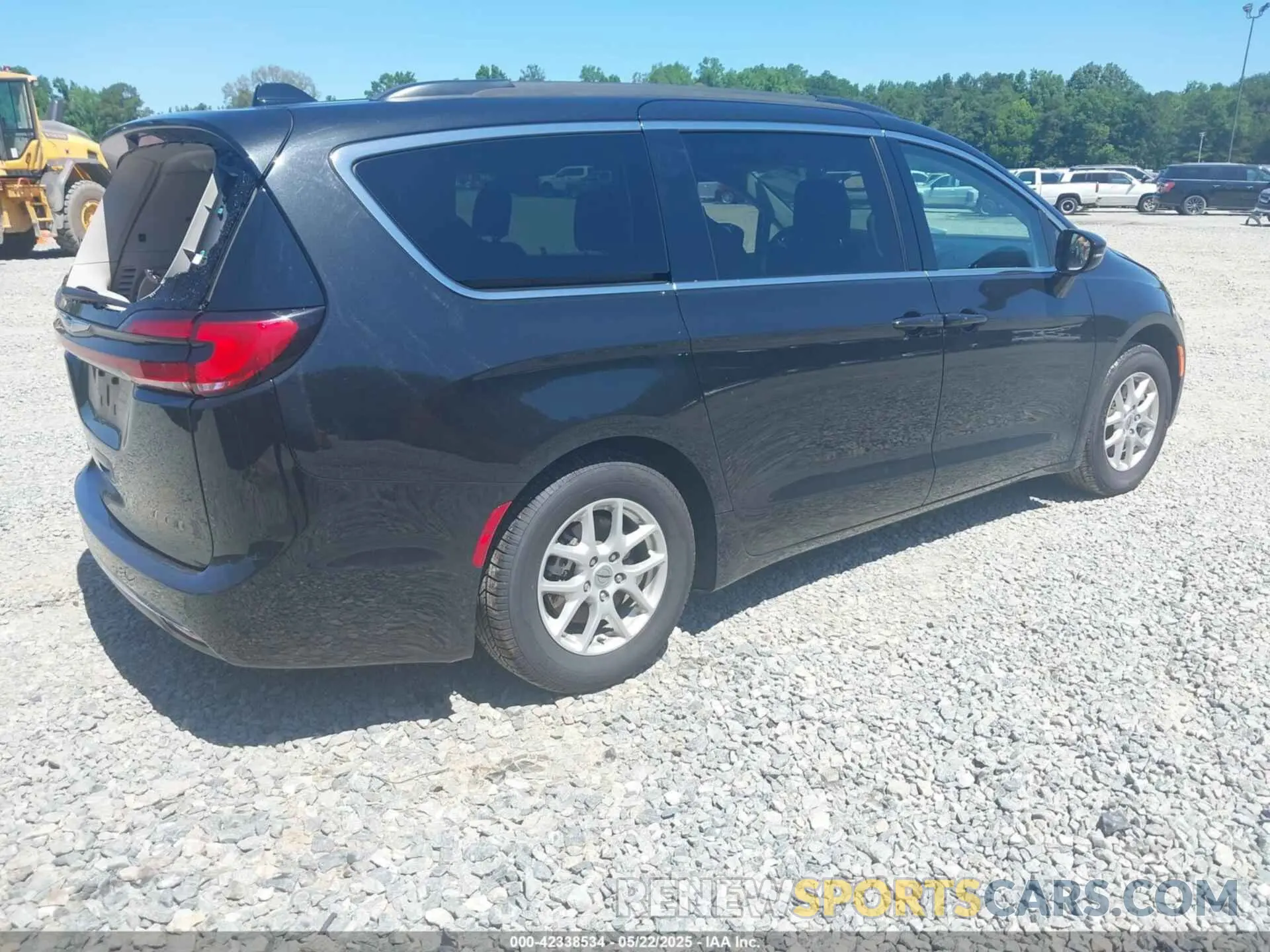 4 Photograph of a damaged car 2C4RC1BG1NR117291 CHRYSLER PACIFICA 2022