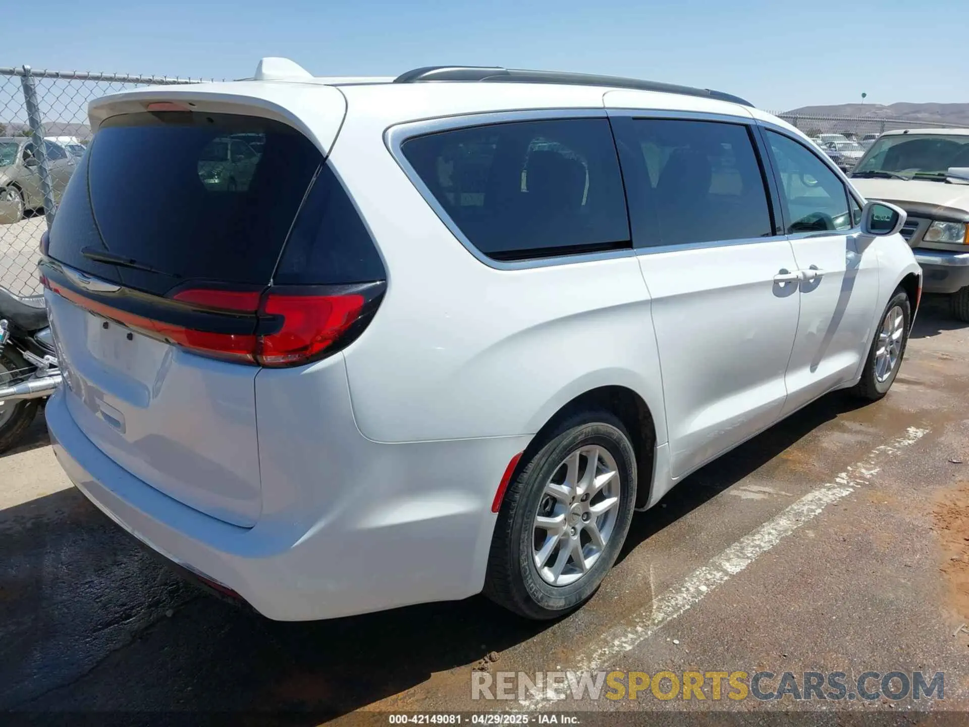 4 Фотография поврежденного автомобиля 2C4RC1BG1NR191813 CHRYSLER PACIFICA 2022