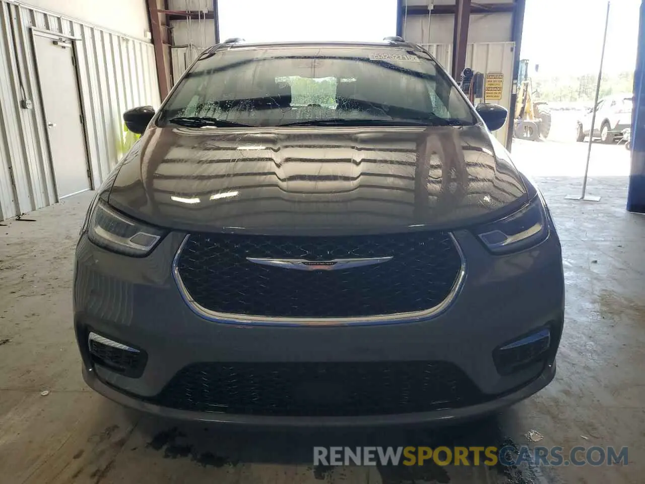 5 Photograph of a damaged car 2C4RC1BG1NR218329 CHRYSLER PACIFICA 2022
