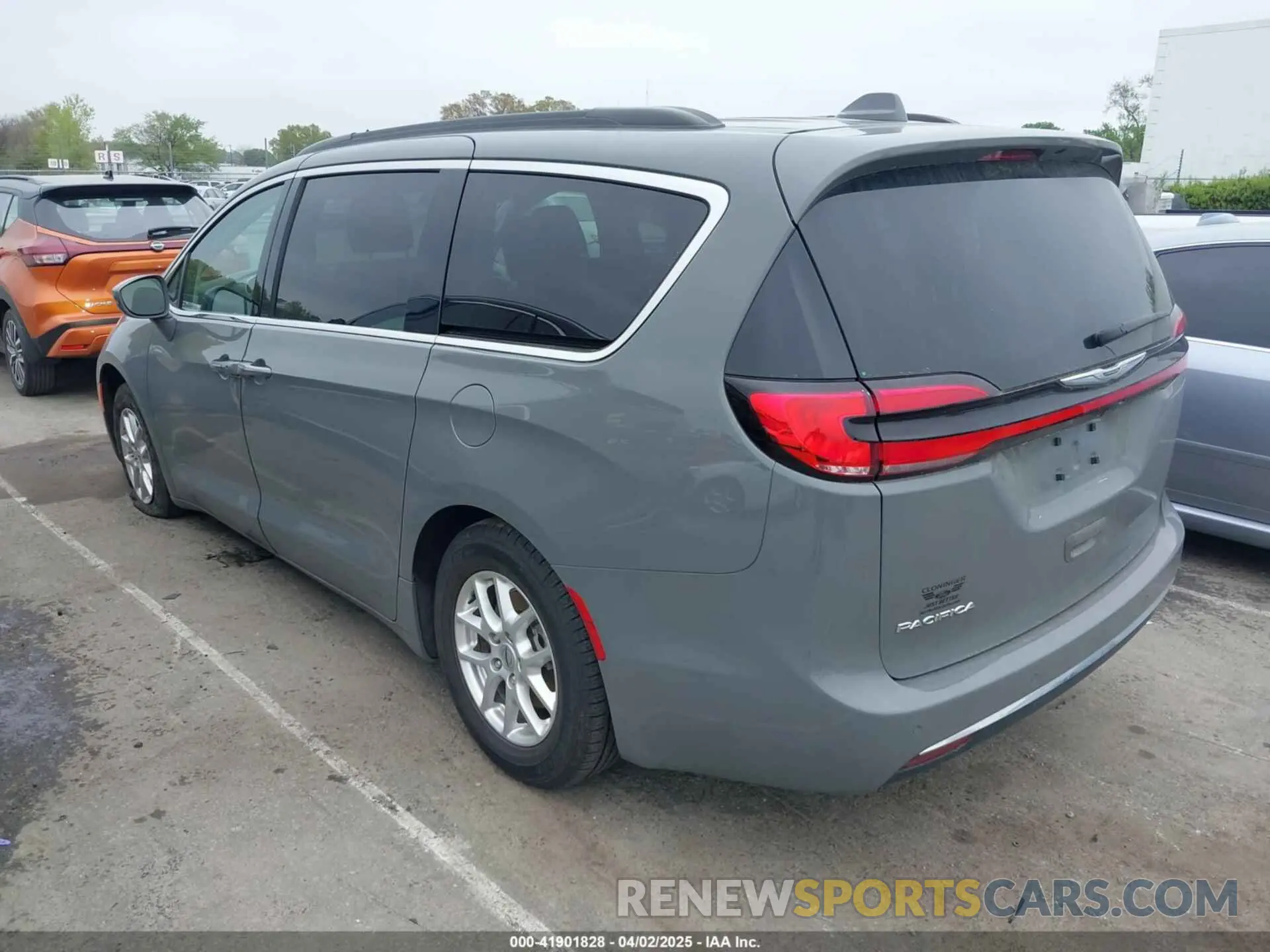 3 Фотография поврежденного автомобиля 2C4RC1BG3NR133010 CHRYSLER PACIFICA 2022