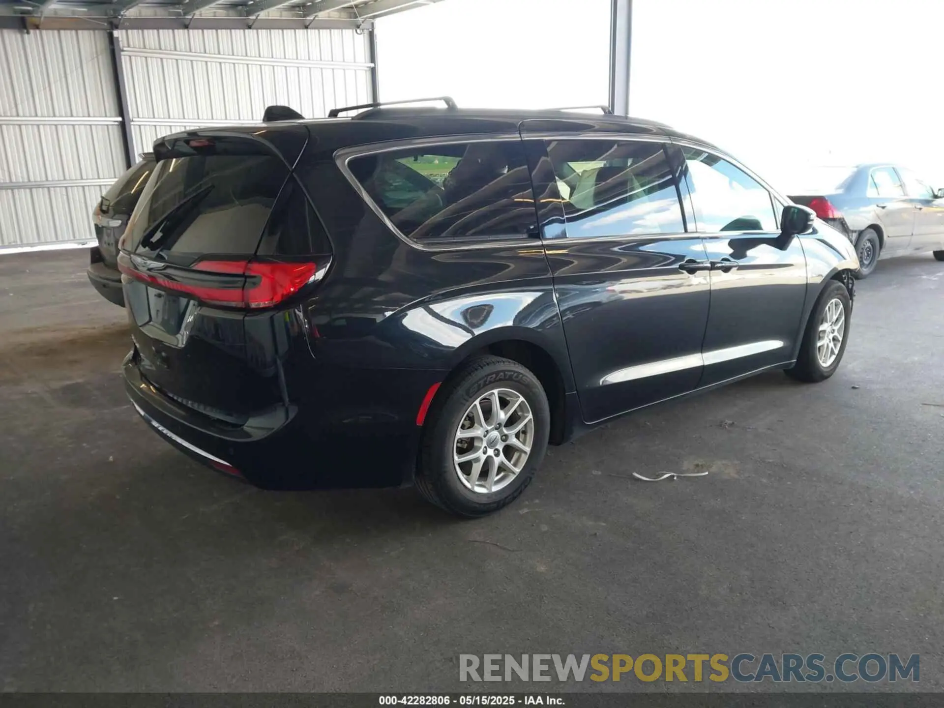 4 Photograph of a damaged car 2C4RC1BG3NR142192 CHRYSLER PACIFICA 2022