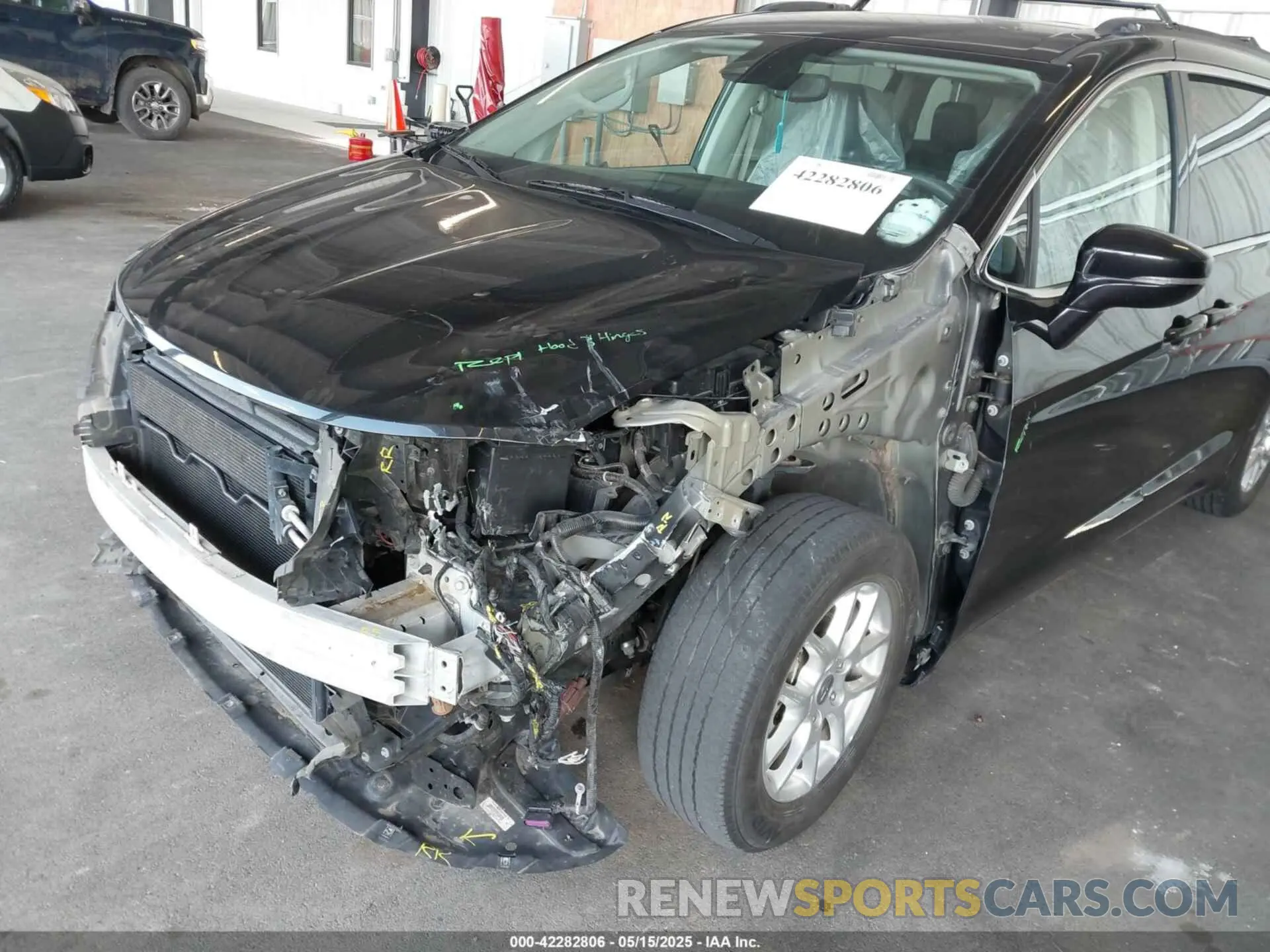 6 Photograph of a damaged car 2C4RC1BG3NR142192 CHRYSLER PACIFICA 2022