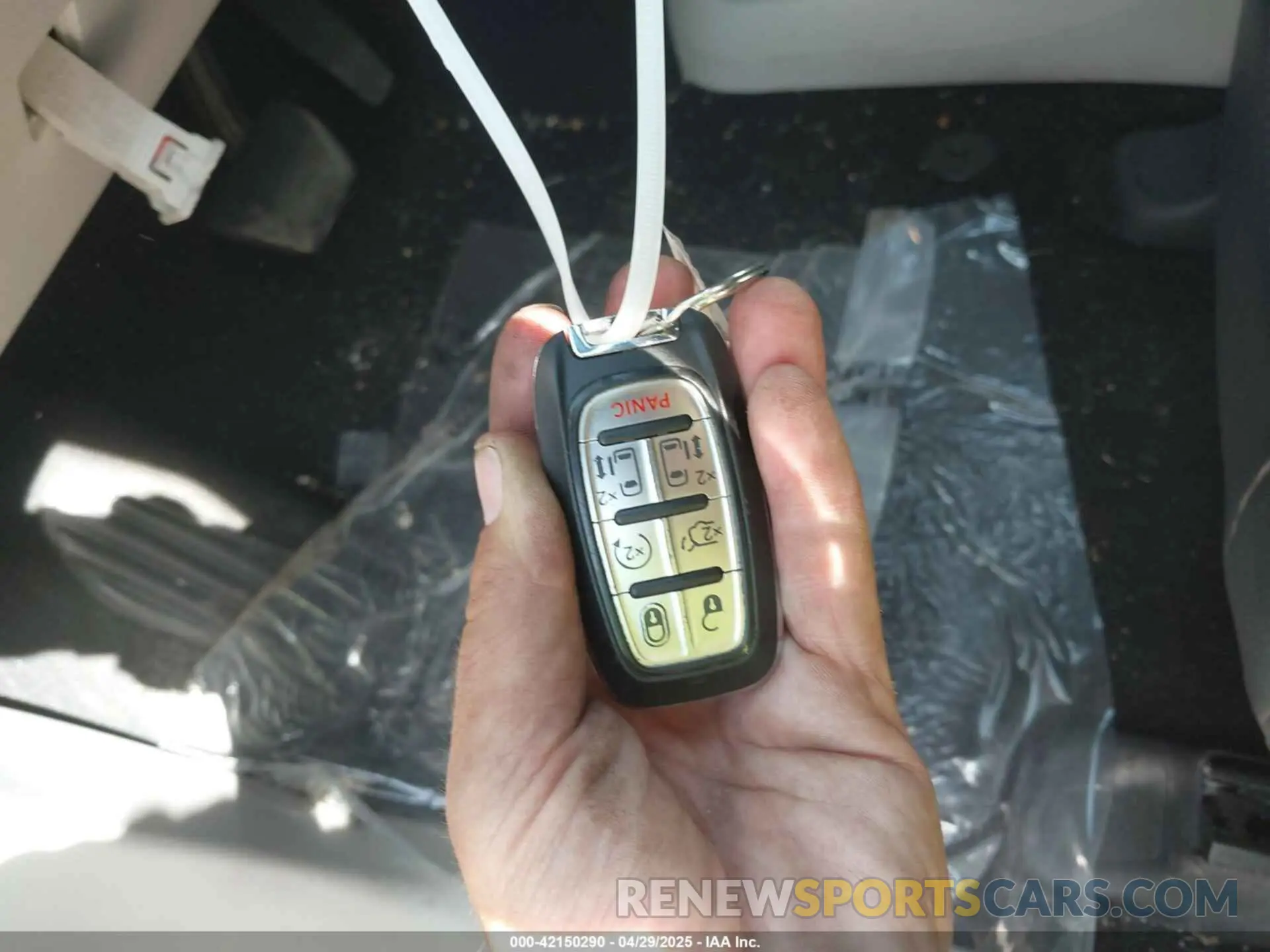 11 Фотография поврежденного автомобиля 2C4RC1BG3NR168565 CHRYSLER PACIFICA 2022