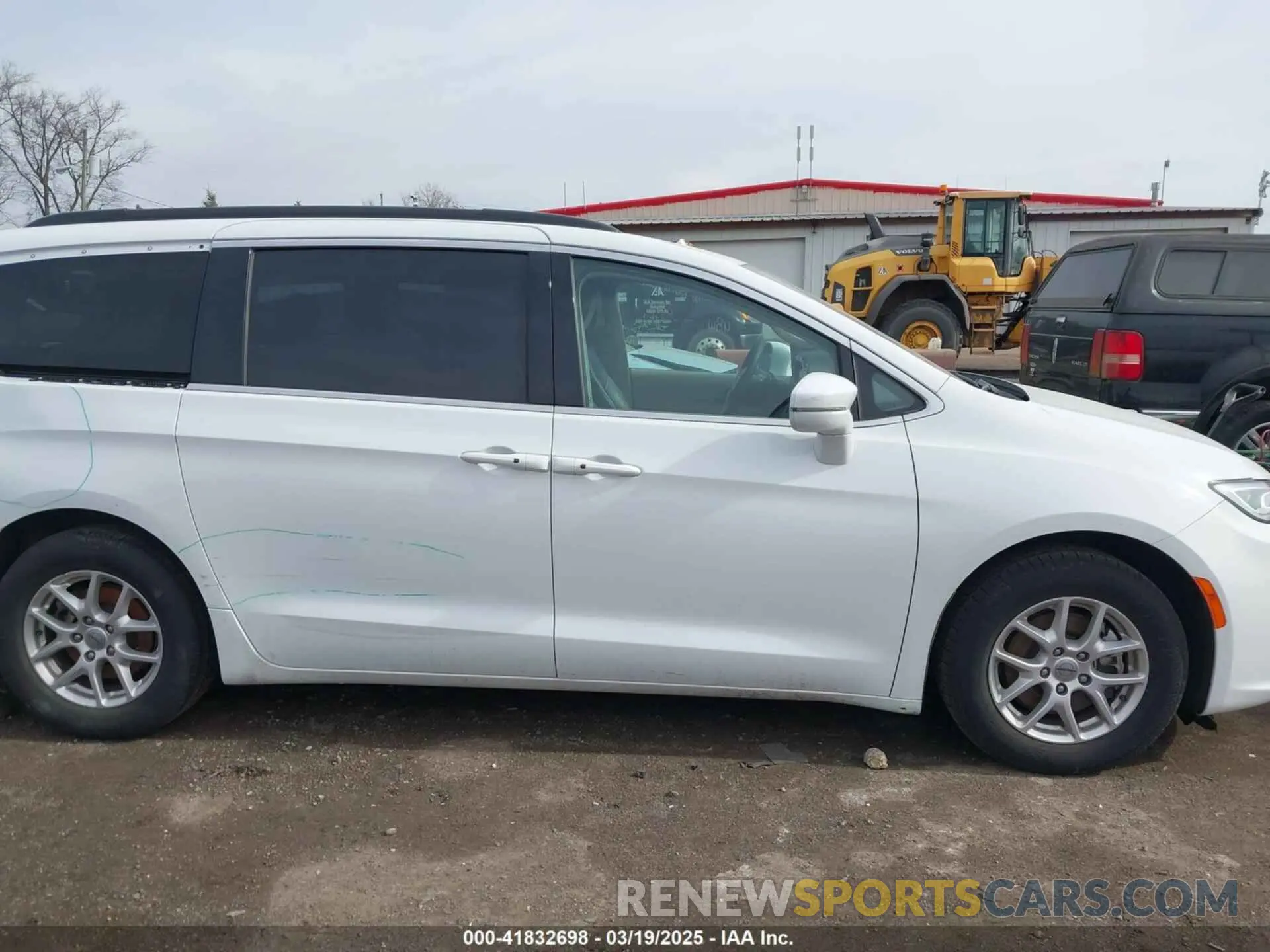 13 Photograph of a damaged car 2C4RC1BG4NR188100 CHRYSLER PACIFICA 2022