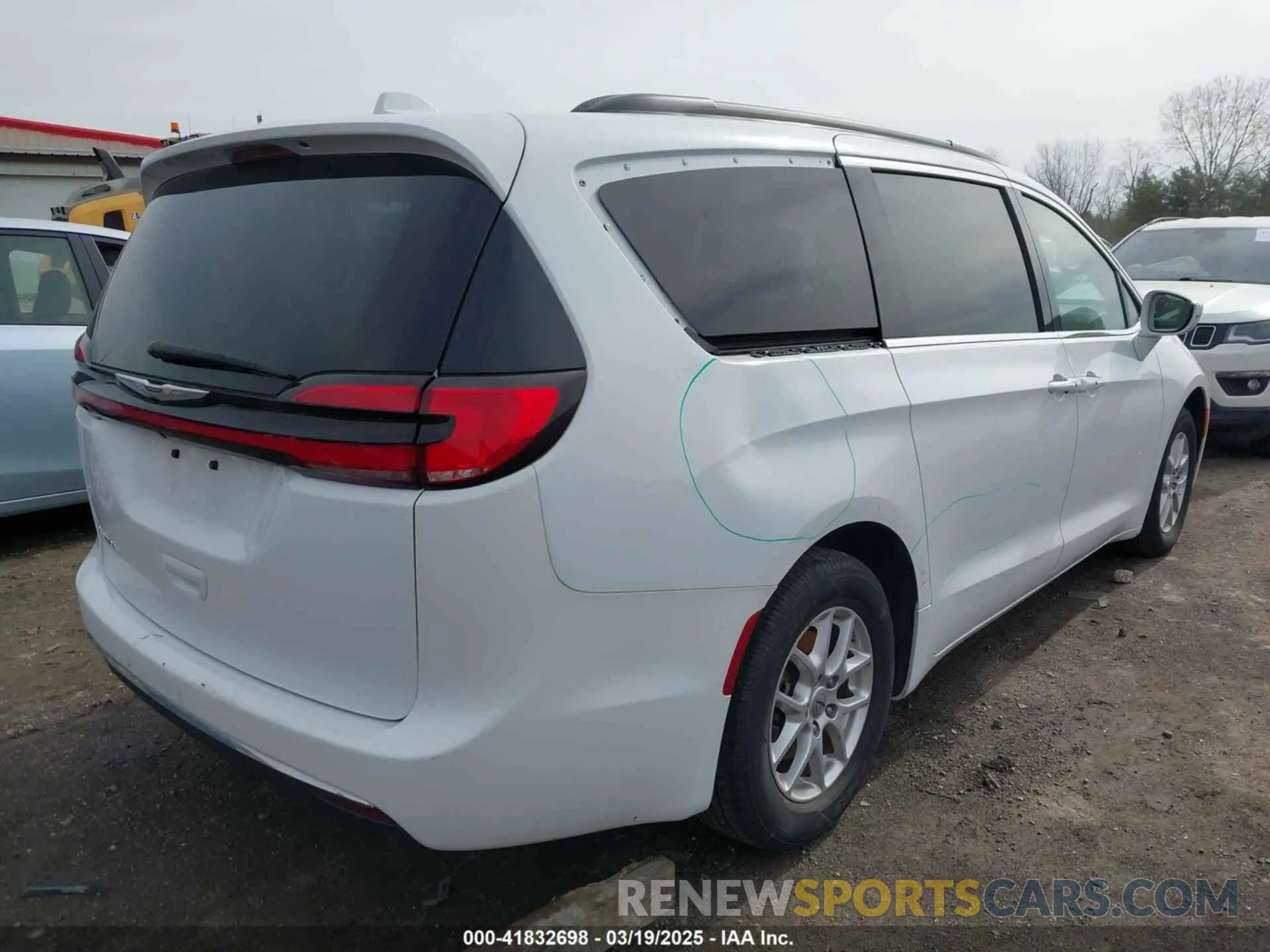 4 Photograph of a damaged car 2C4RC1BG4NR188100 CHRYSLER PACIFICA 2022