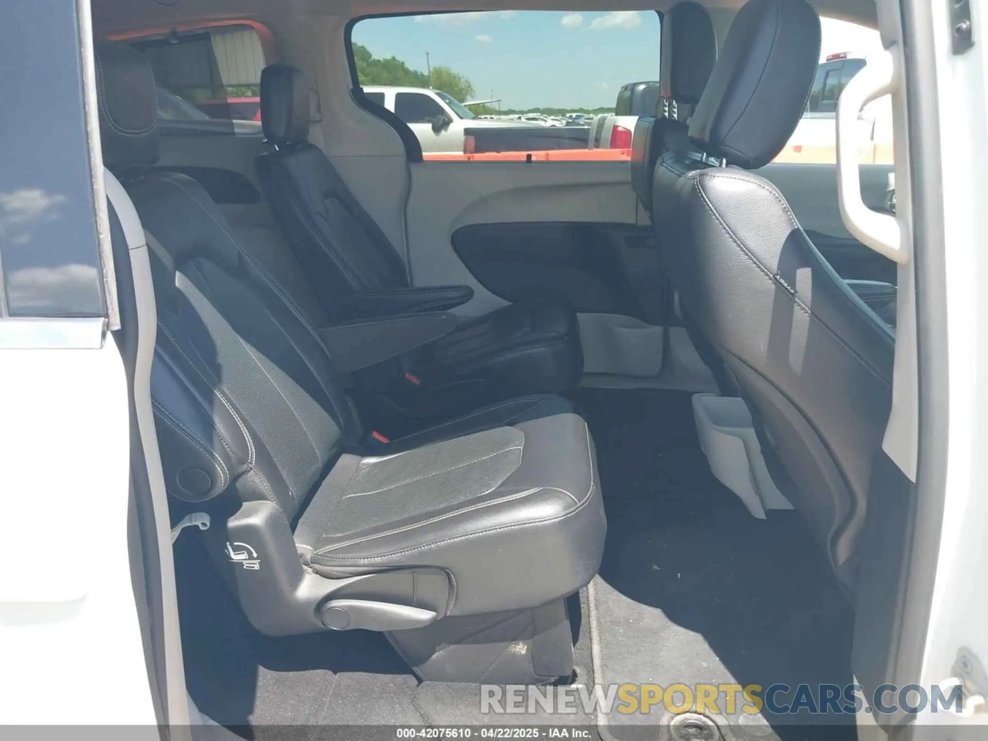 8 Фотография поврежденного автомобиля 2C4RC1BG4NR188999 CHRYSLER PACIFICA 2022