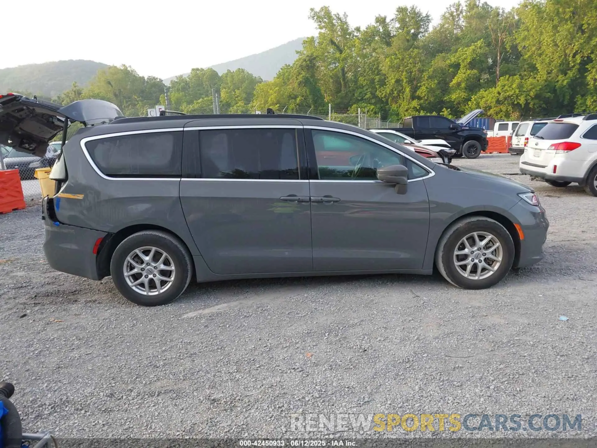 13 Photograph of a damaged car 2C4RC1BG5NR152545 CHRYSLER PACIFICA 2022