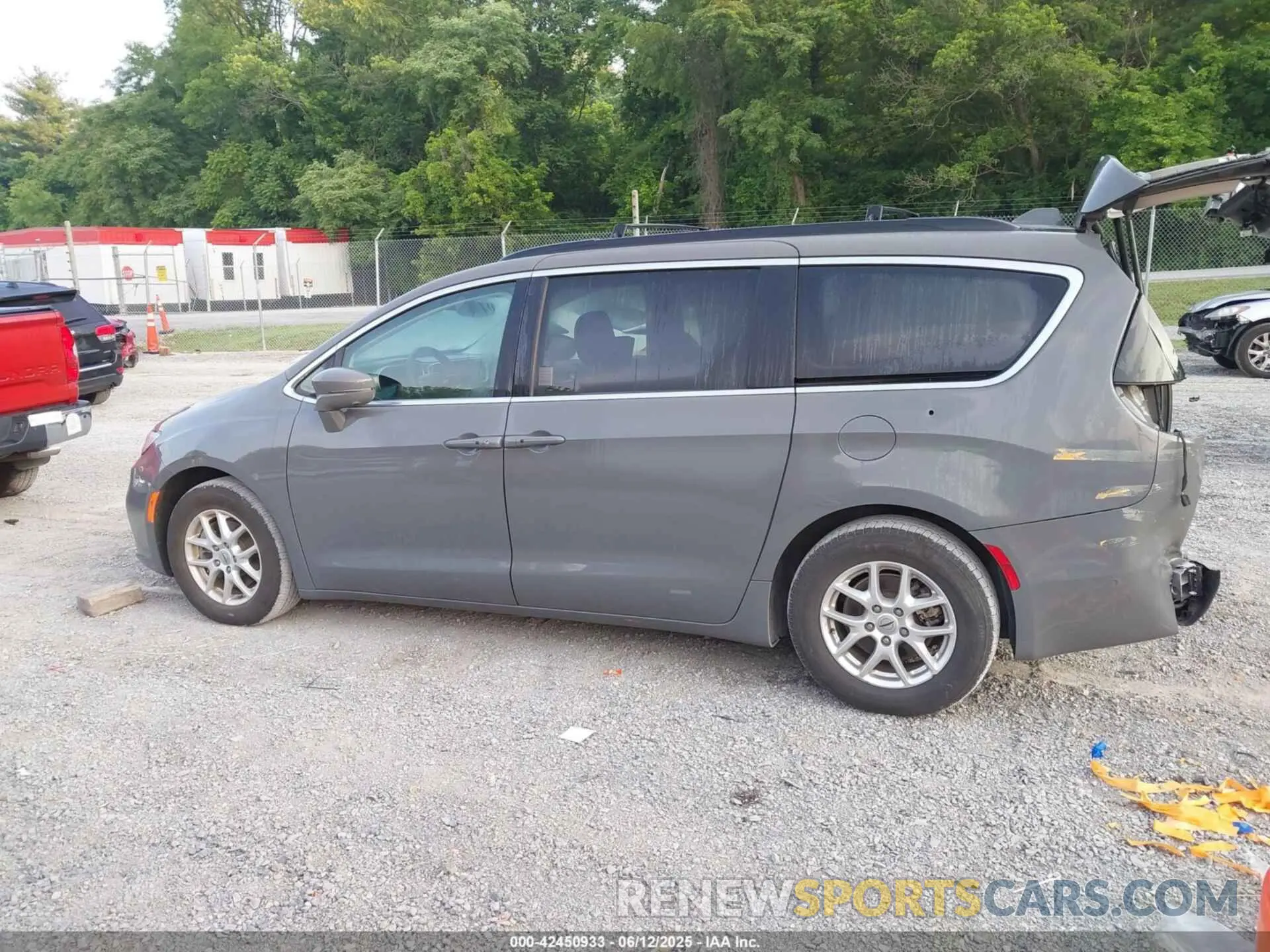 14 Photograph of a damaged car 2C4RC1BG5NR152545 CHRYSLER PACIFICA 2022