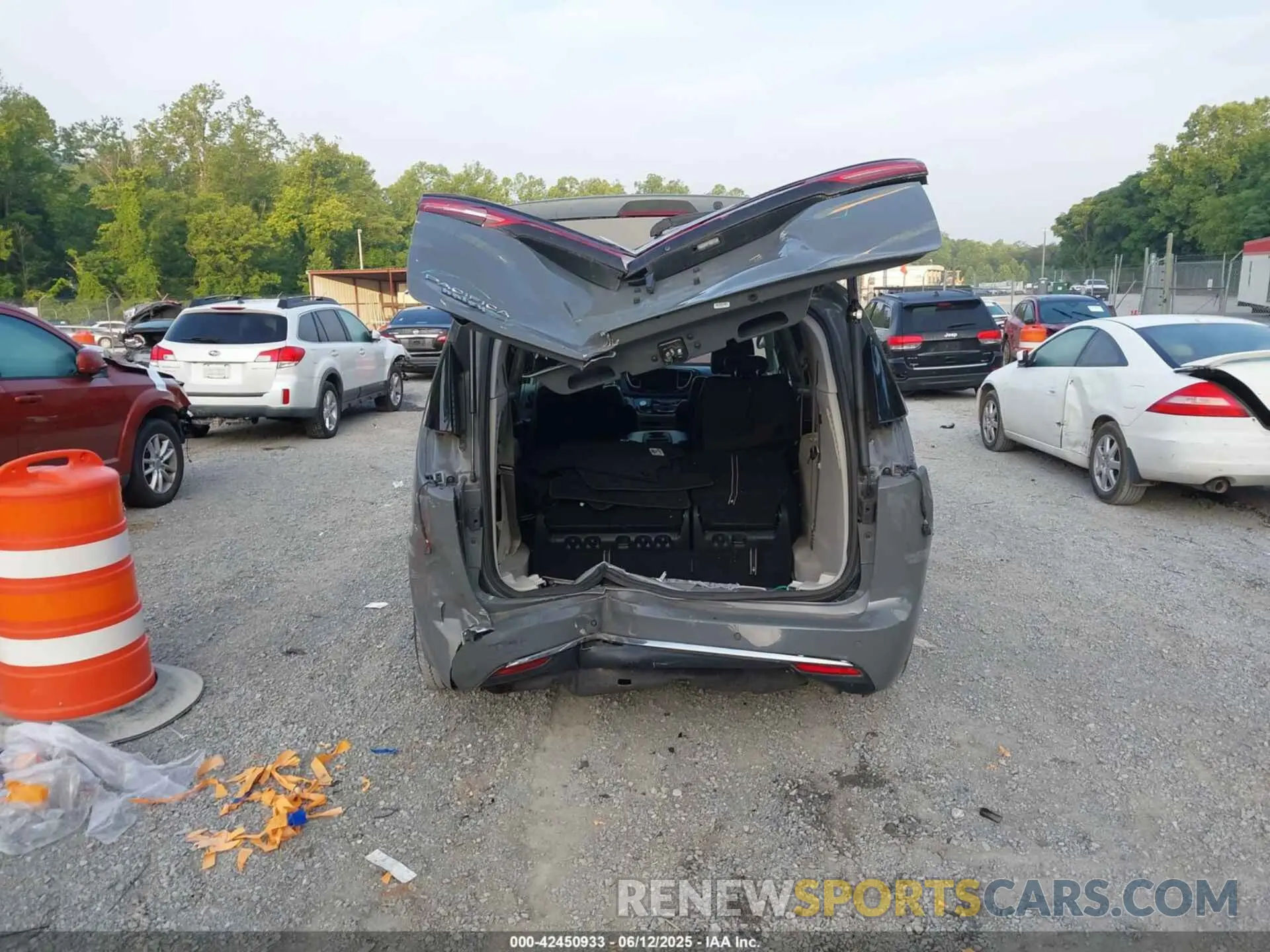 16 Photograph of a damaged car 2C4RC1BG5NR152545 CHRYSLER PACIFICA 2022