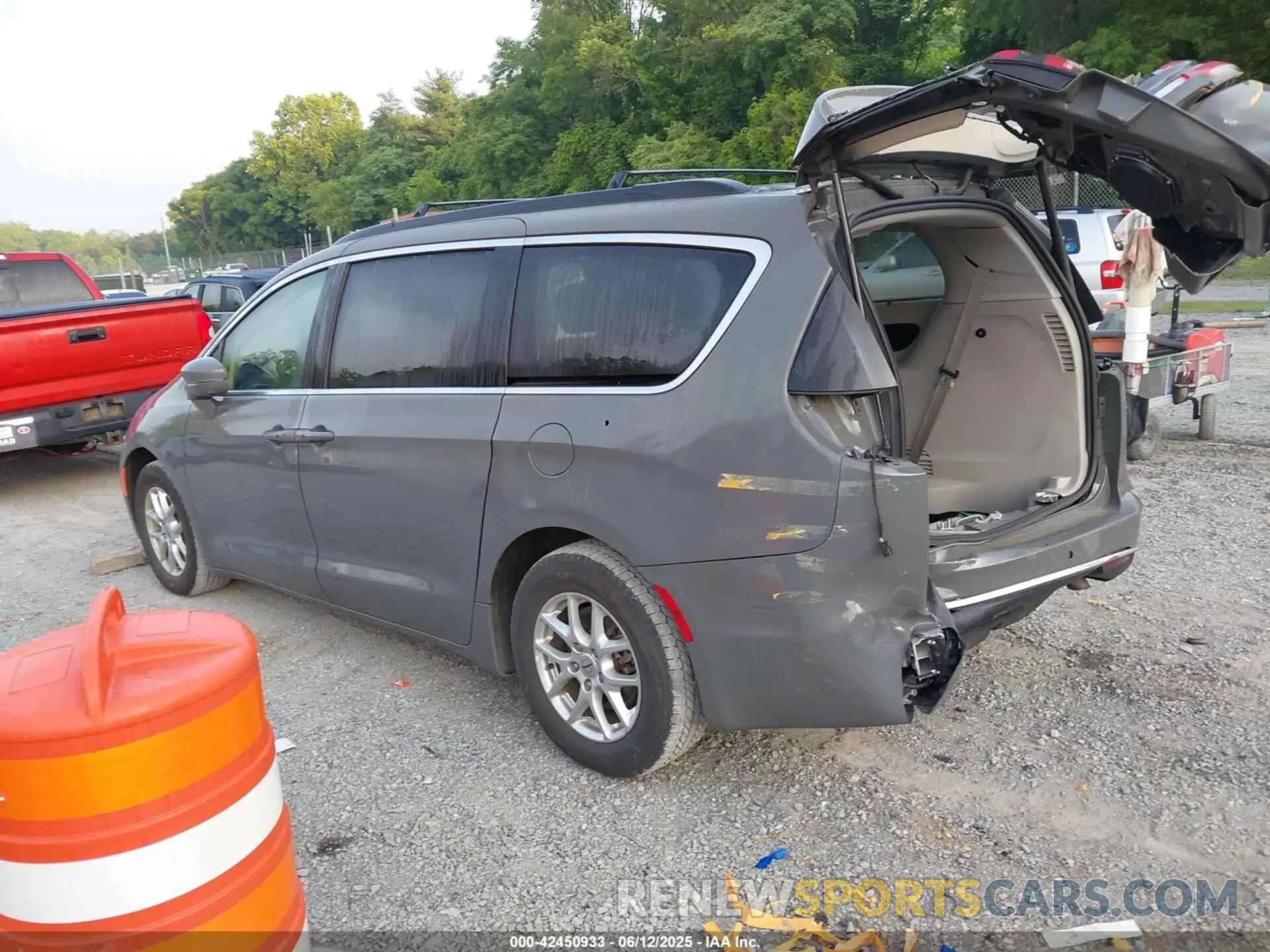 3 Photograph of a damaged car 2C4RC1BG5NR152545 CHRYSLER PACIFICA 2022