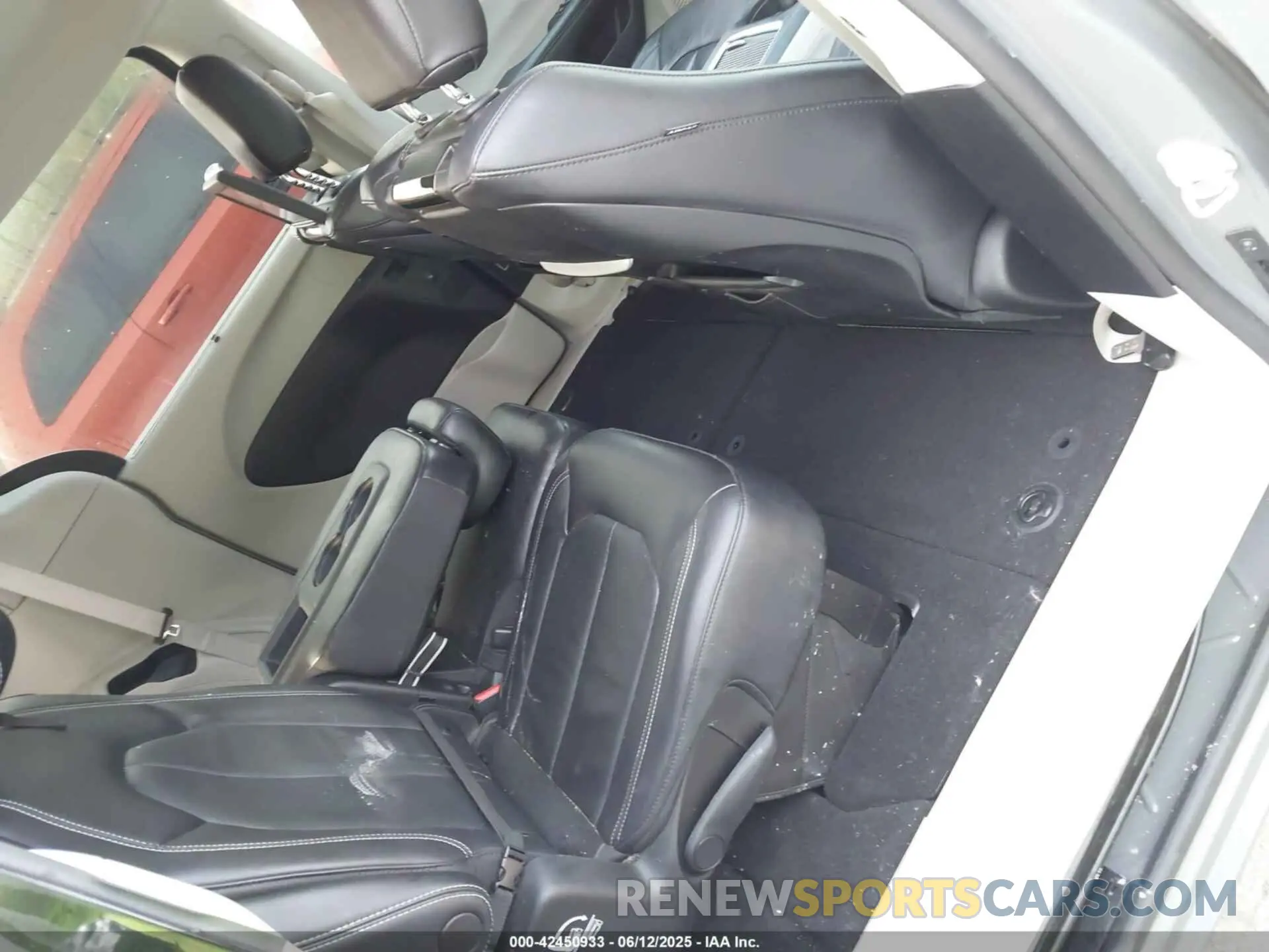 8 Photograph of a damaged car 2C4RC1BG5NR152545 CHRYSLER PACIFICA 2022