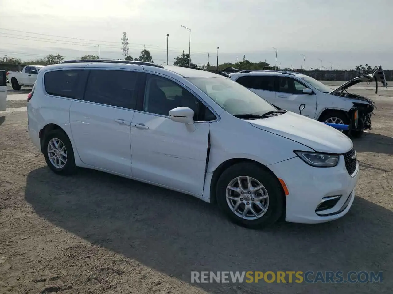 4 Photograph of a damaged car 2C4RC1BG5NR157681 CHRYSLER PACIFICA 2022